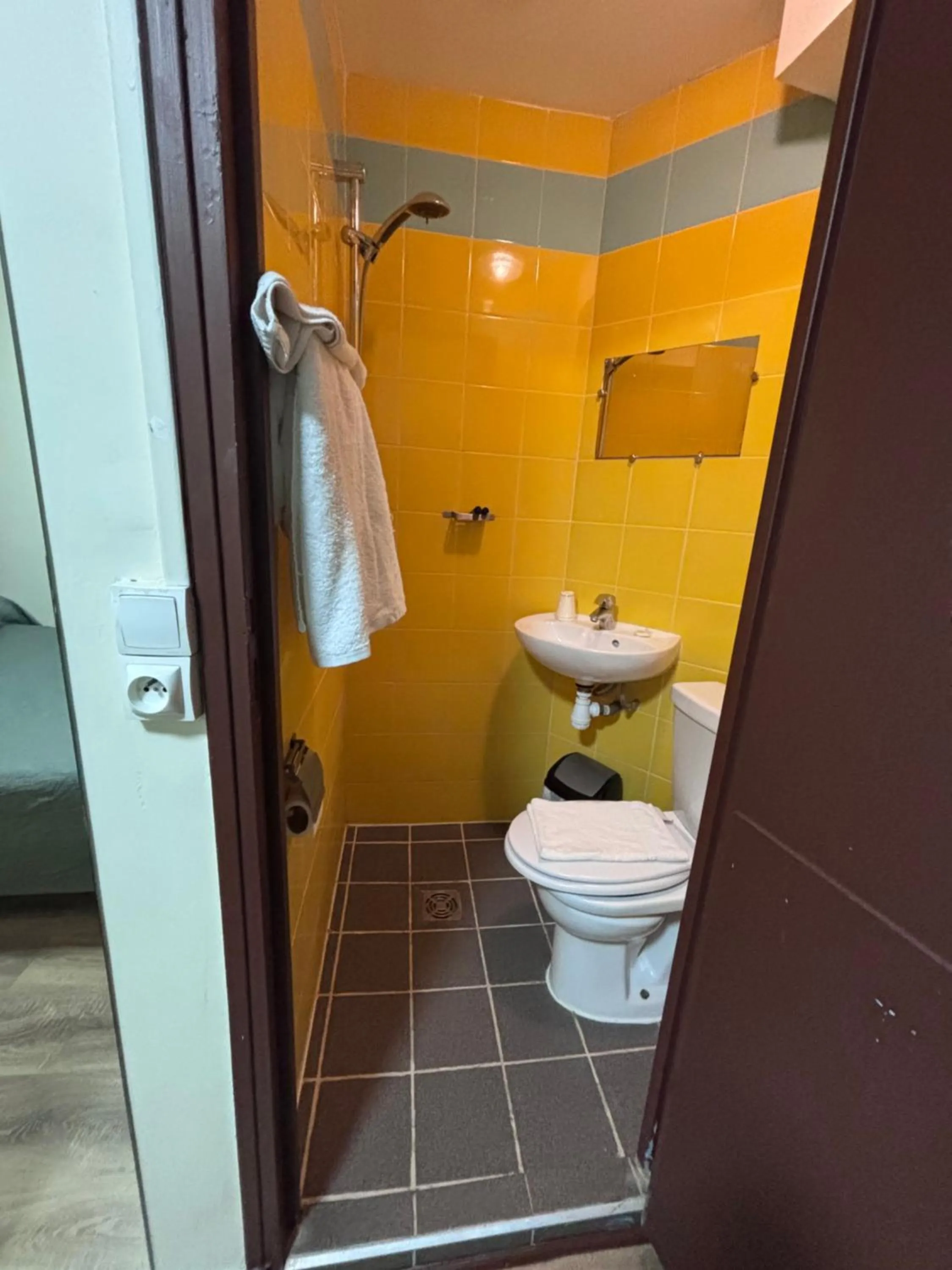 Bathroom in Hotel Anya