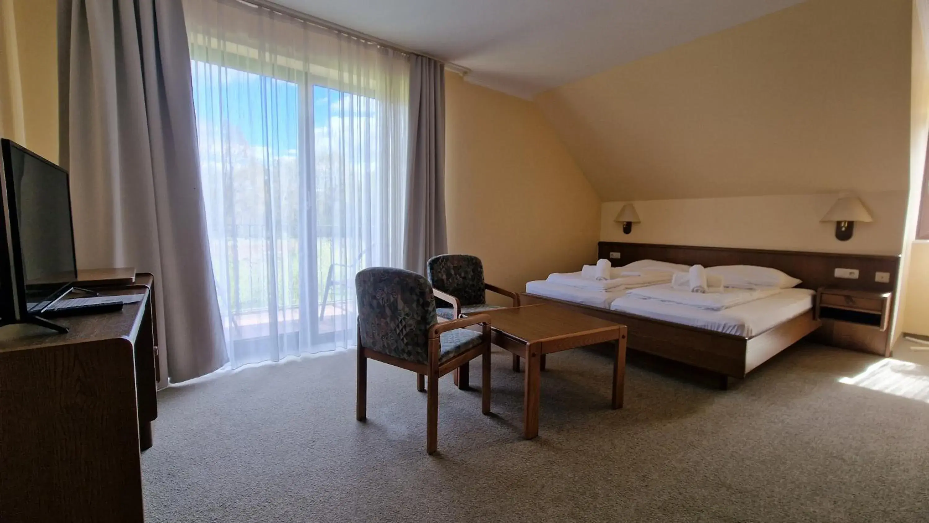 Double Room with Balcony - single occupancy in Hotel Tini Double Room with Balcony - single occupancy in Hotel Tini