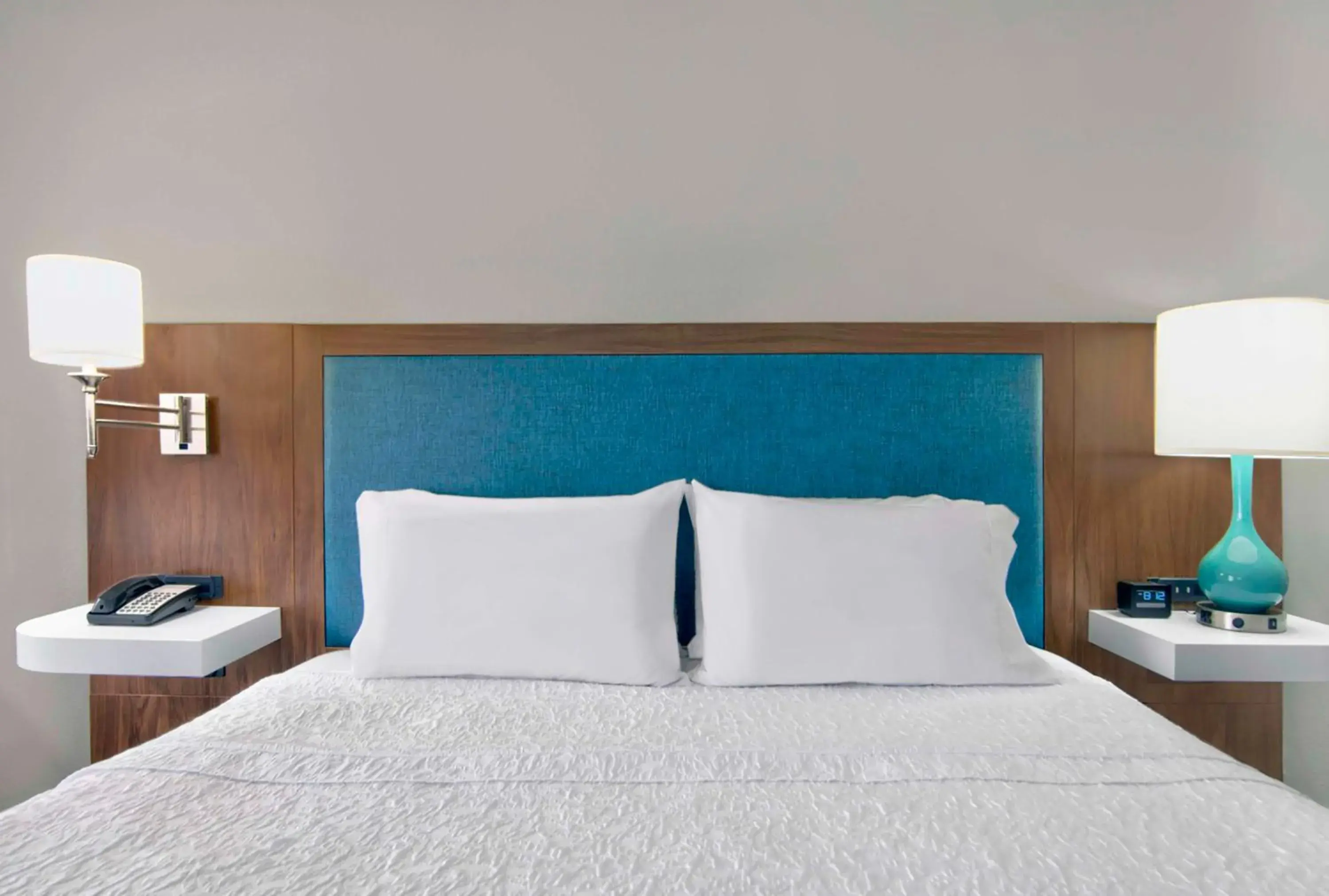 King Room - Hearing Access/Non-Smoking in Hampton Inn Ft Lauderdale Airport North Cruise Port King Room - Hearing Access/Non-Smoking in Hampton Inn Ft Lauderdale Airport North Cruise Port