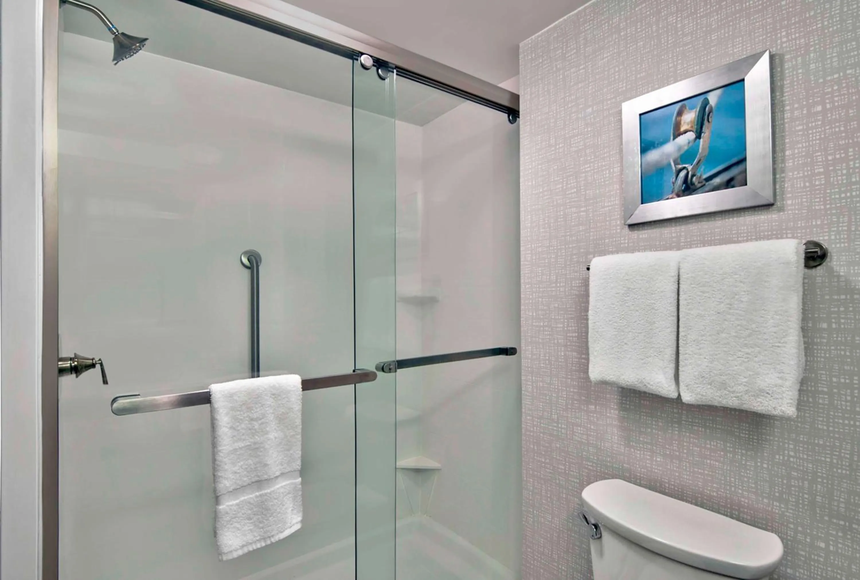 Bathroom in Hampton Inn Ft Lauderdale Airport North Cruise Port