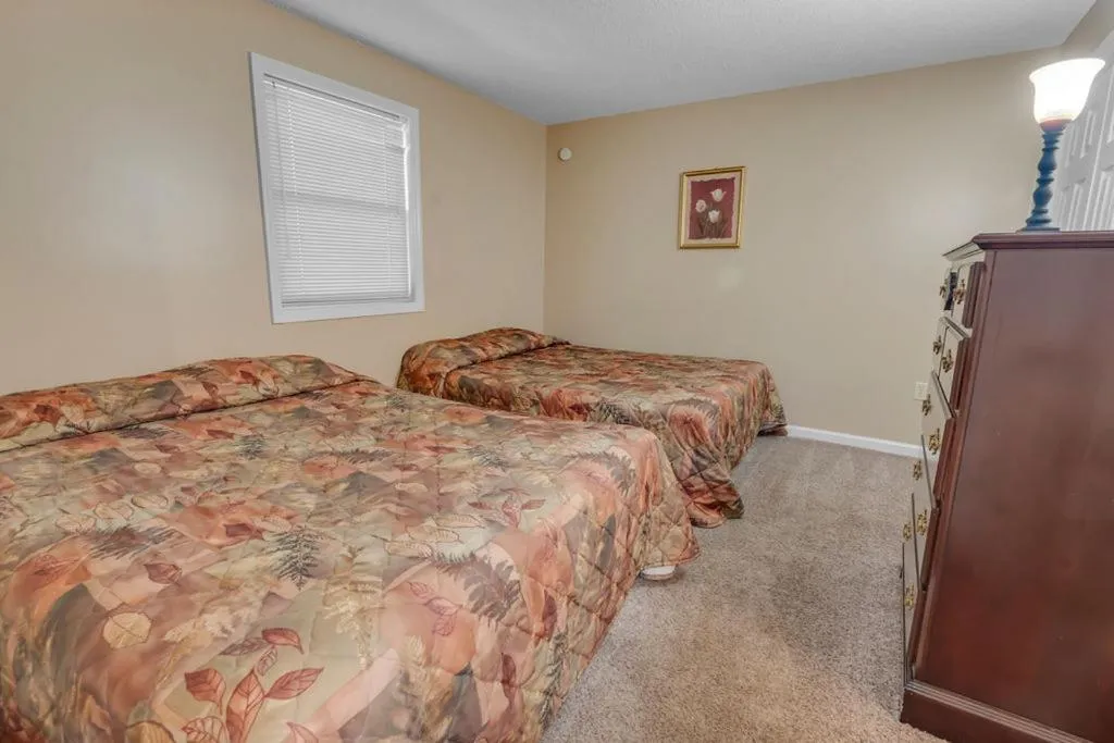 Bedroom, Bed in Park Place Condos