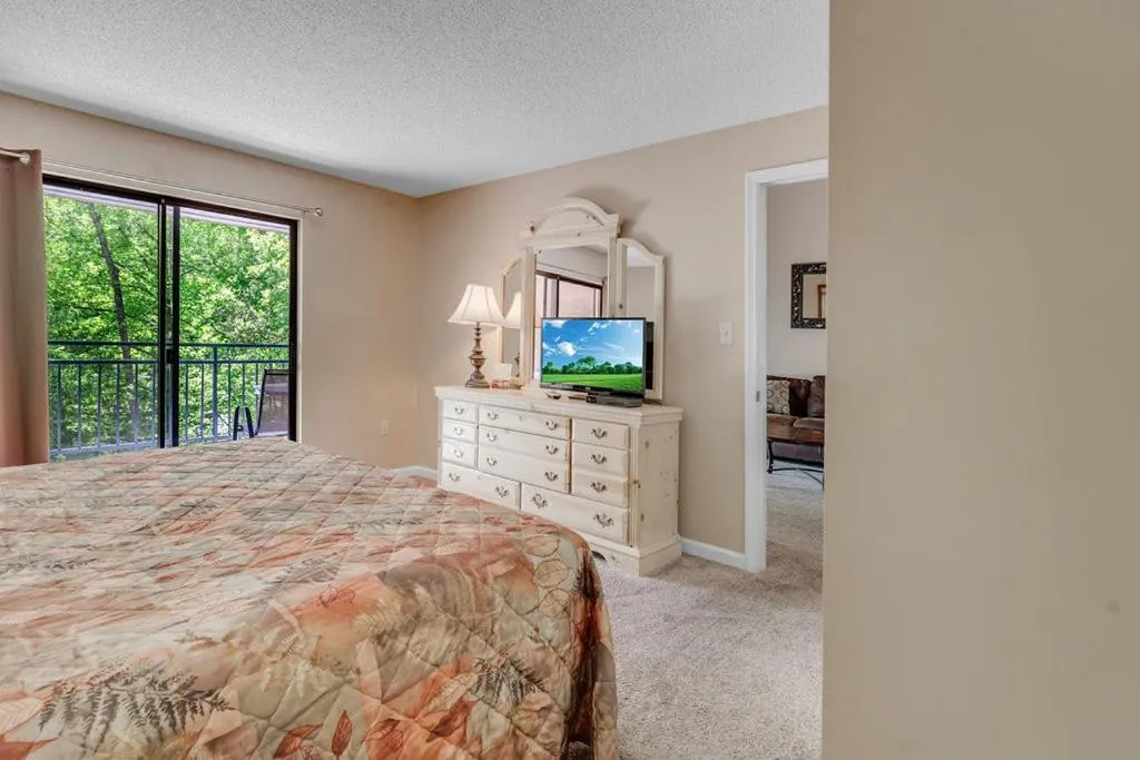 Bedroom, Bed in Park Place Condos