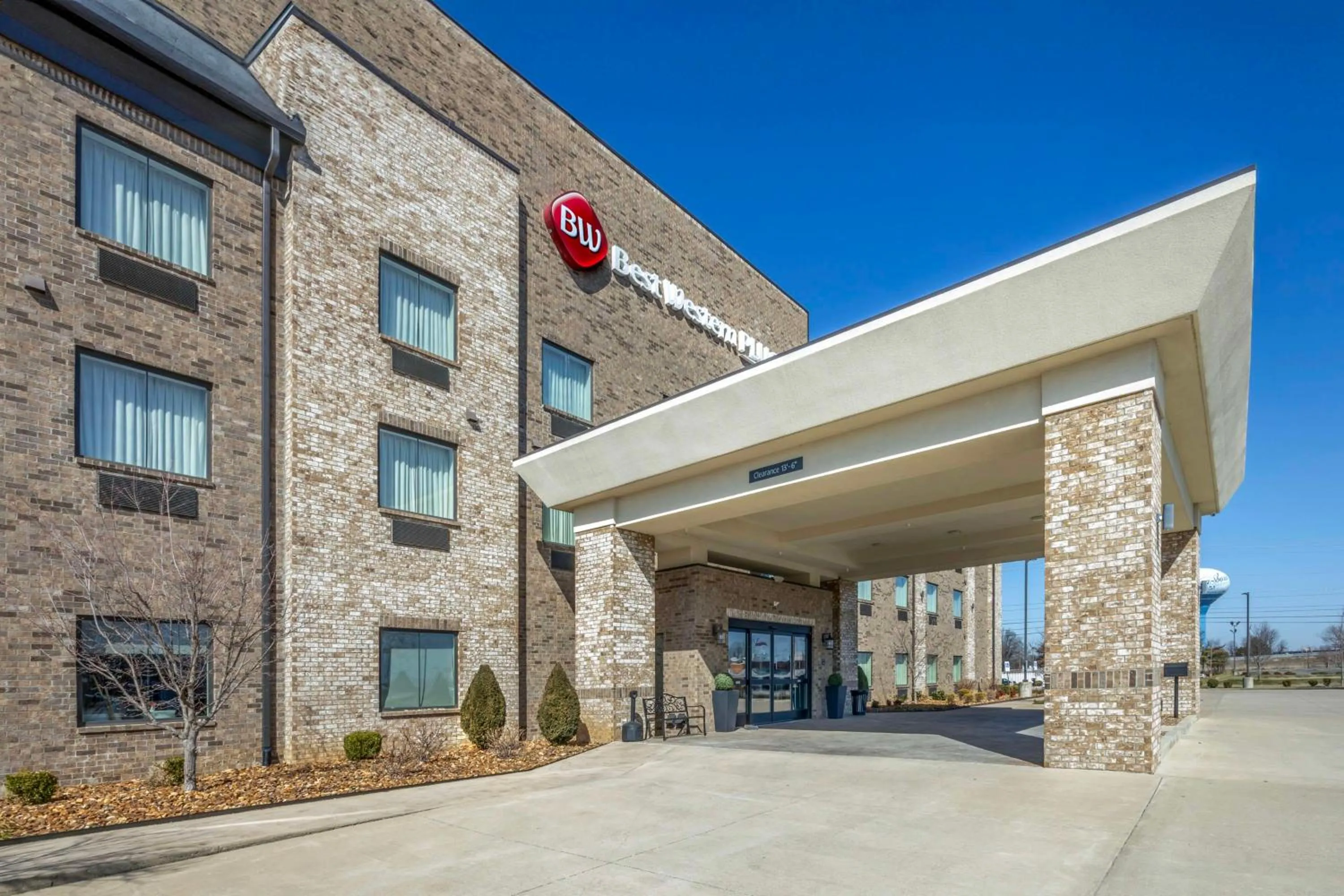 Property building in Best Western Plus Owensboro