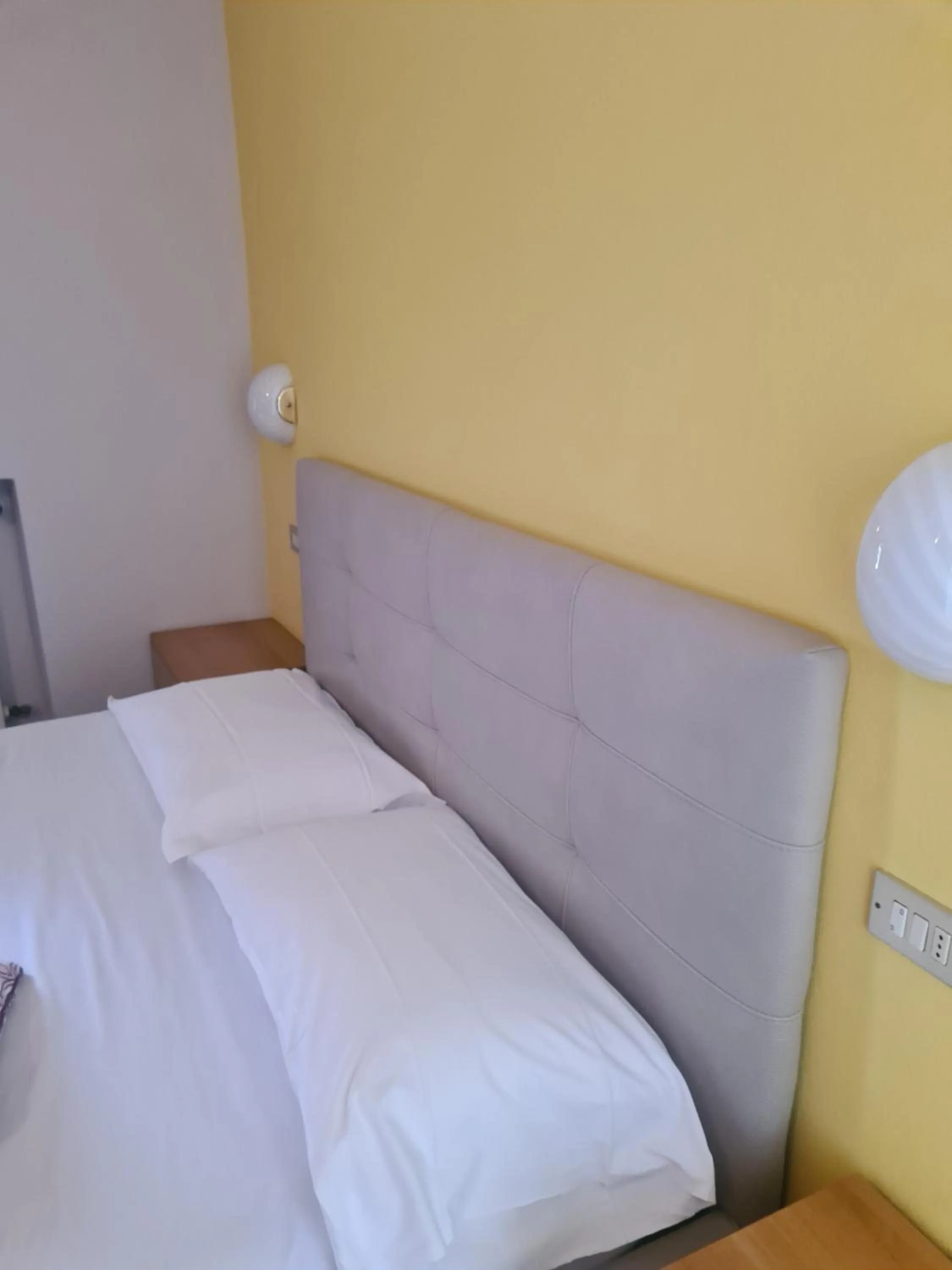 Bed in Aromi Piccolo Hotel