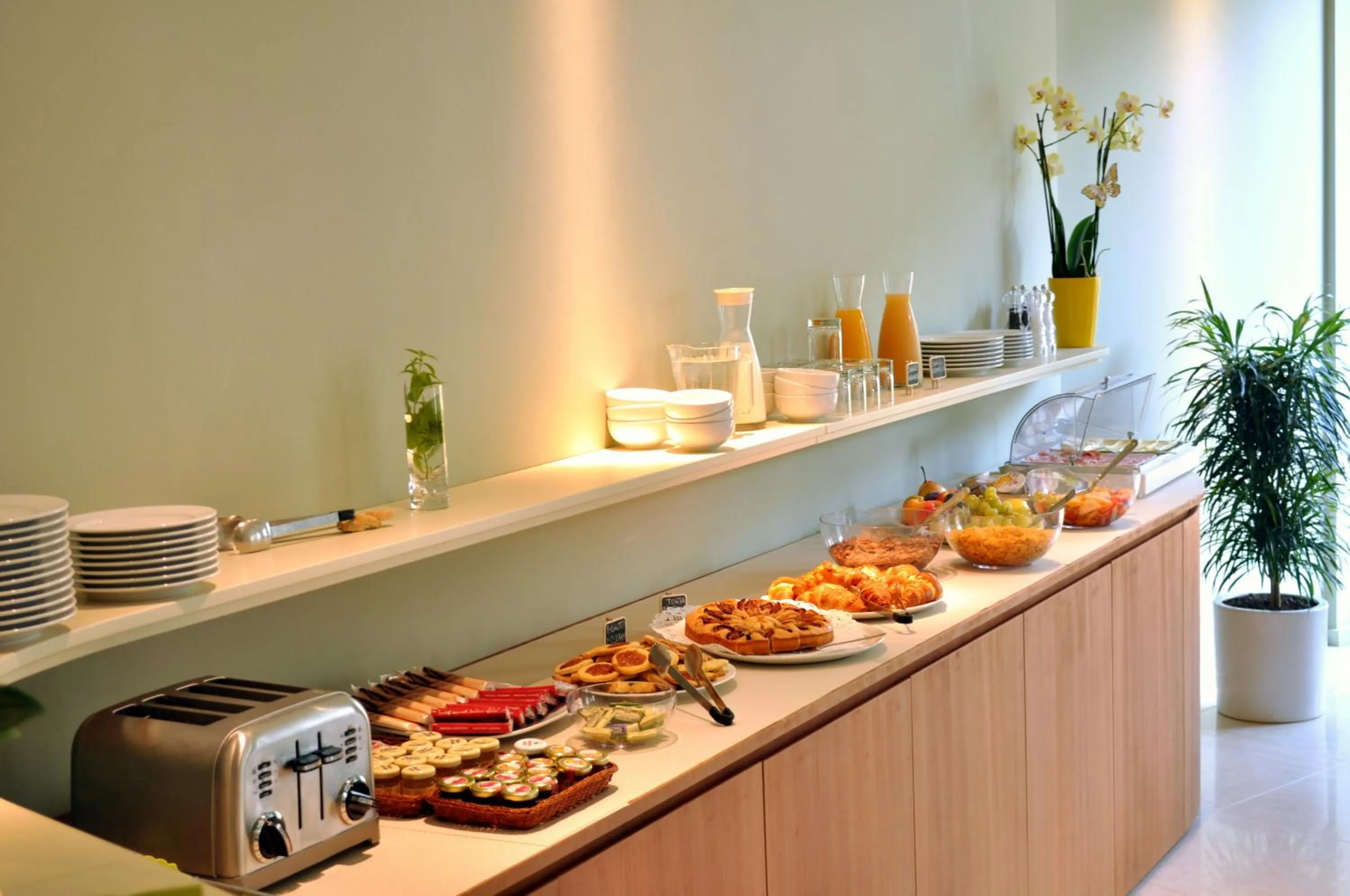 Food in Aromi Piccolo Hotel