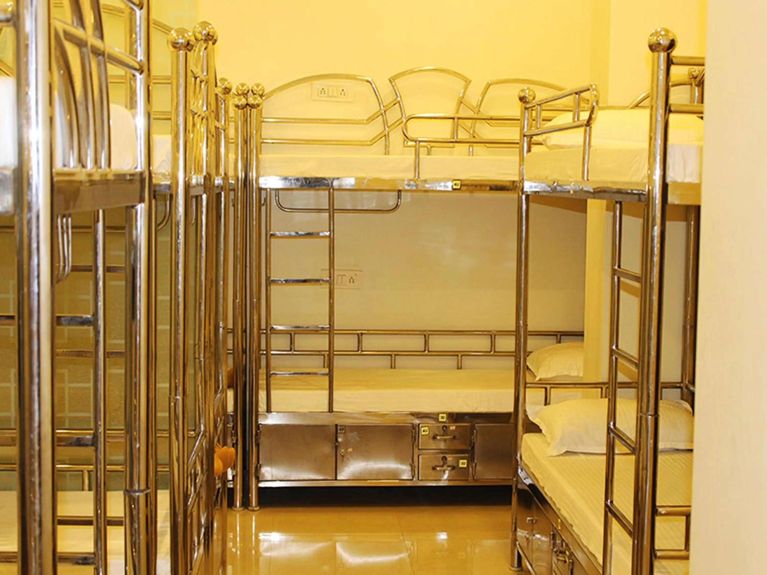 bunk bed, Bed in Hotel New Elite Inn - Near MIDC Turbhe Navi Mumbai