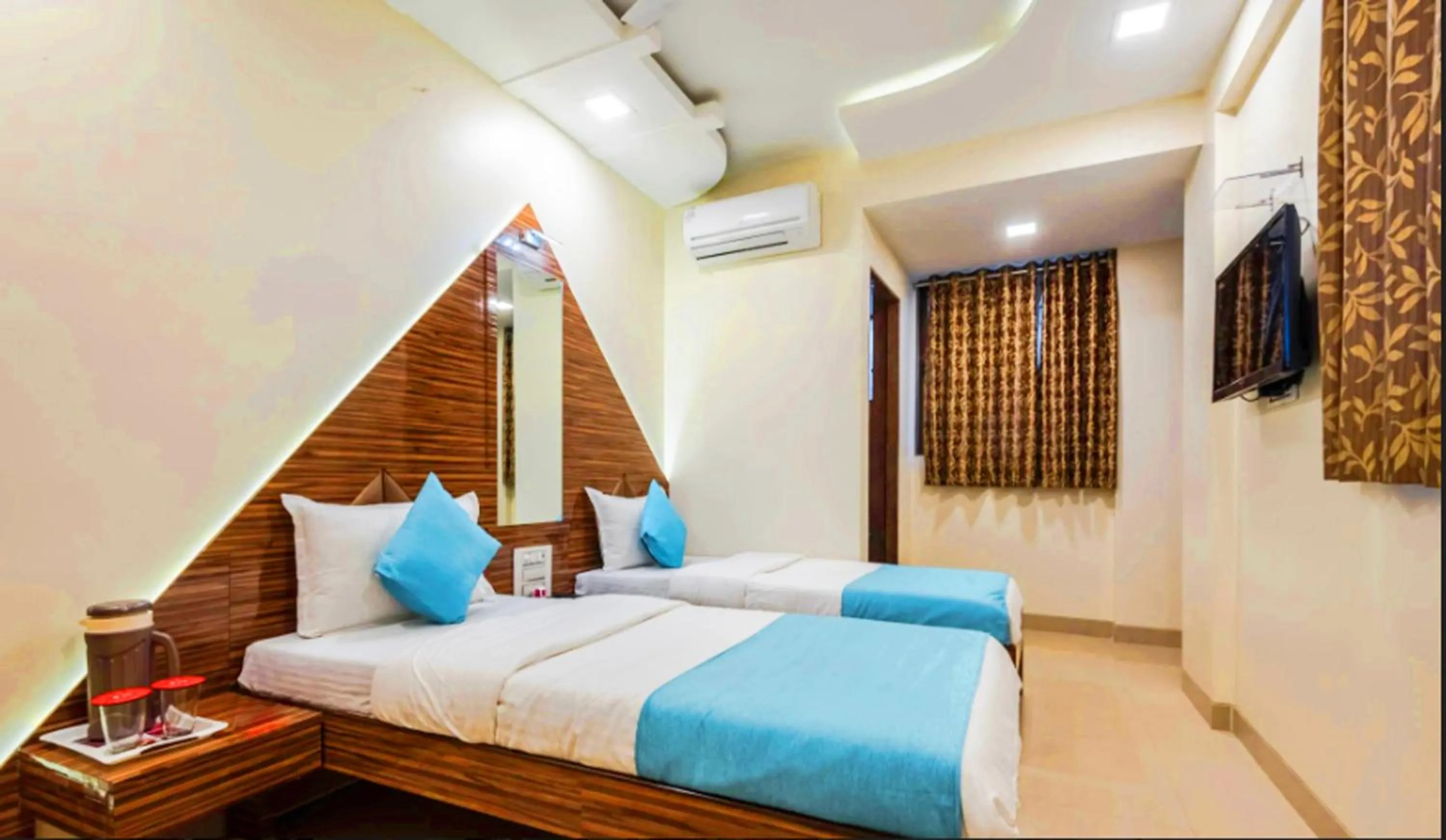 Bed in Hotel New Elite Inn - Near MIDC Turbhe Navi Mumbai