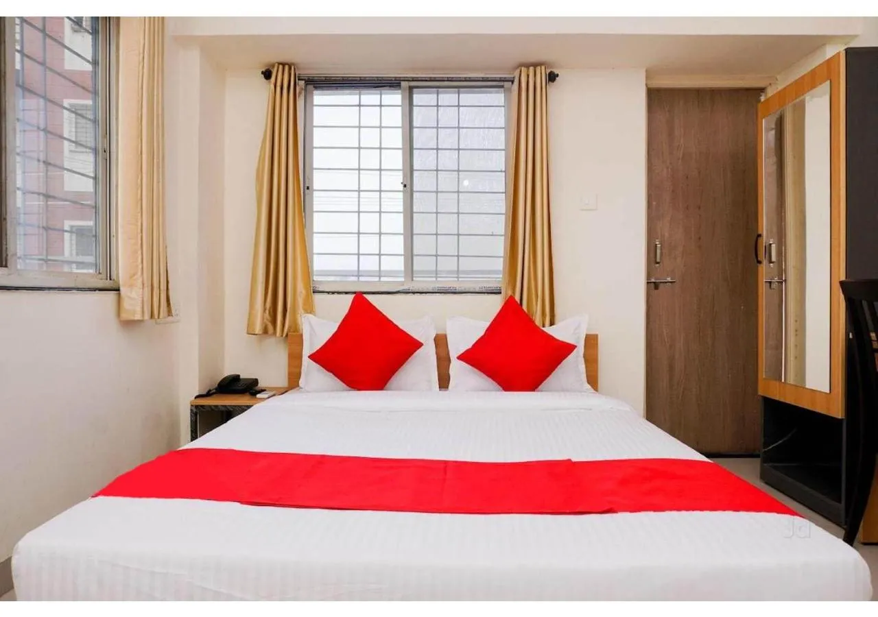 Bed in Hotel New Elite Inn - Near MIDC Turbhe Navi Mumbai