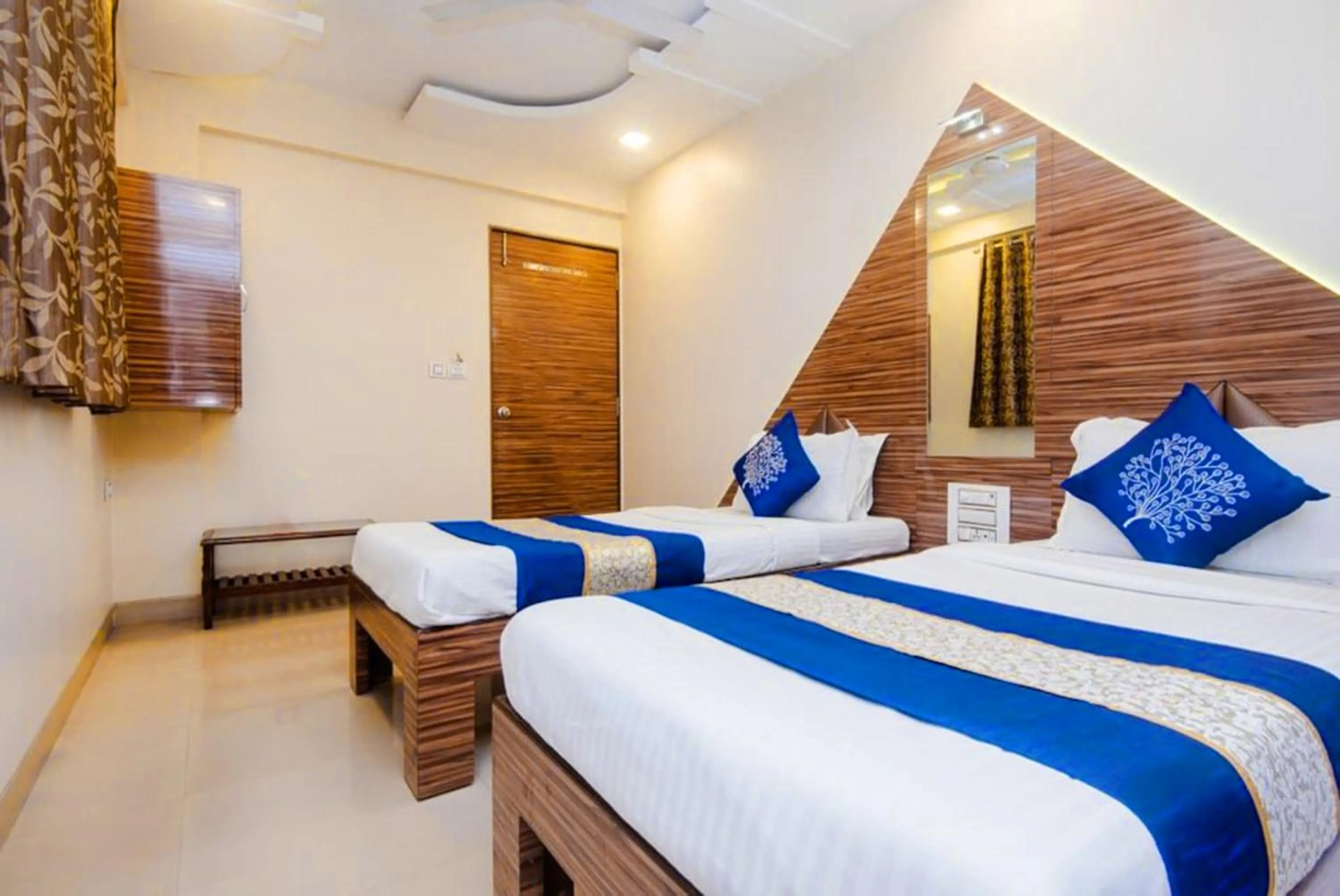 Bed in Hotel New Elite Inn - Near MIDC Turbhe Navi Mumbai