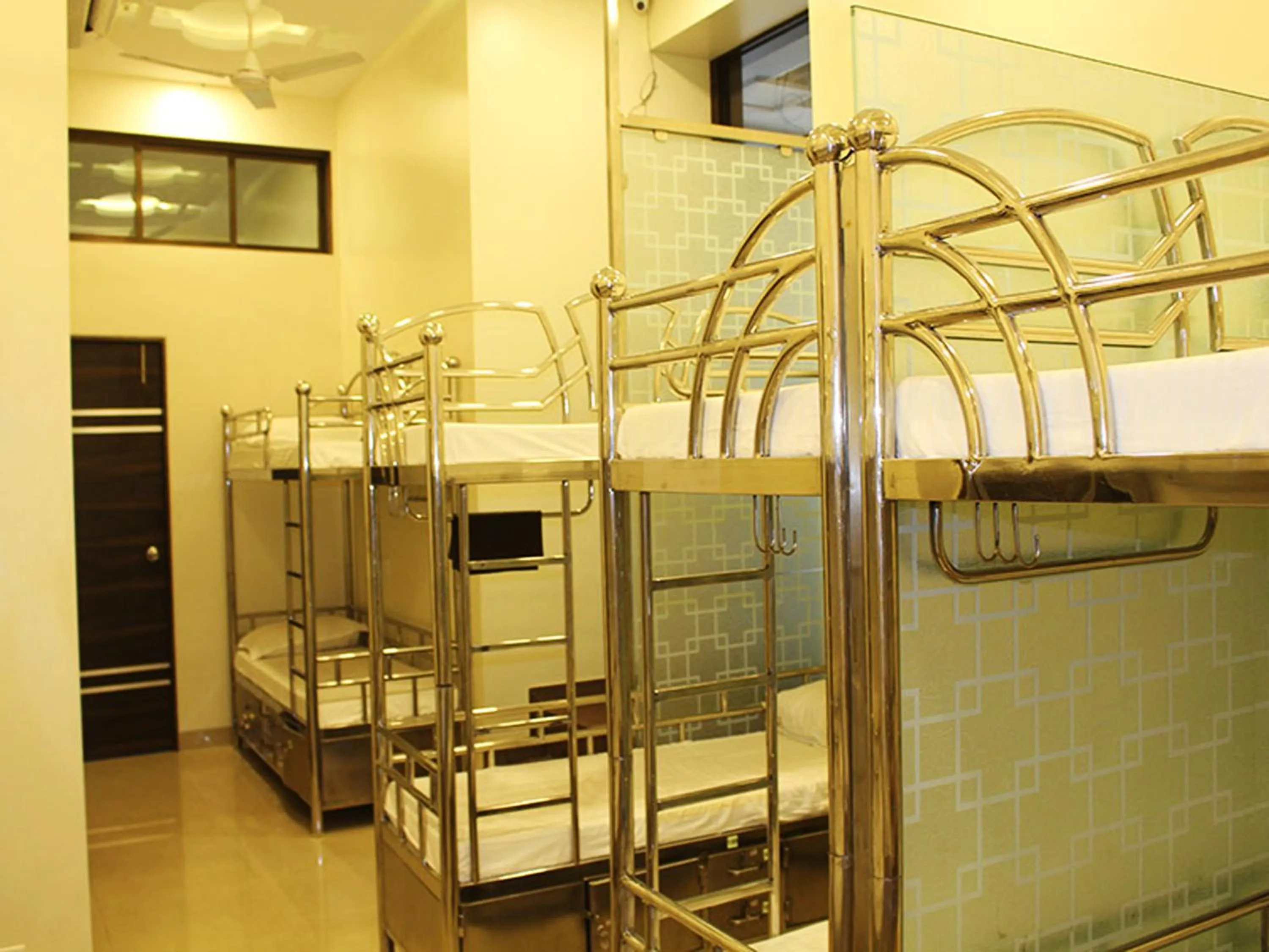 bunk bed in Hotel New Elite Inn - Near MIDC Turbhe Navi Mumbai