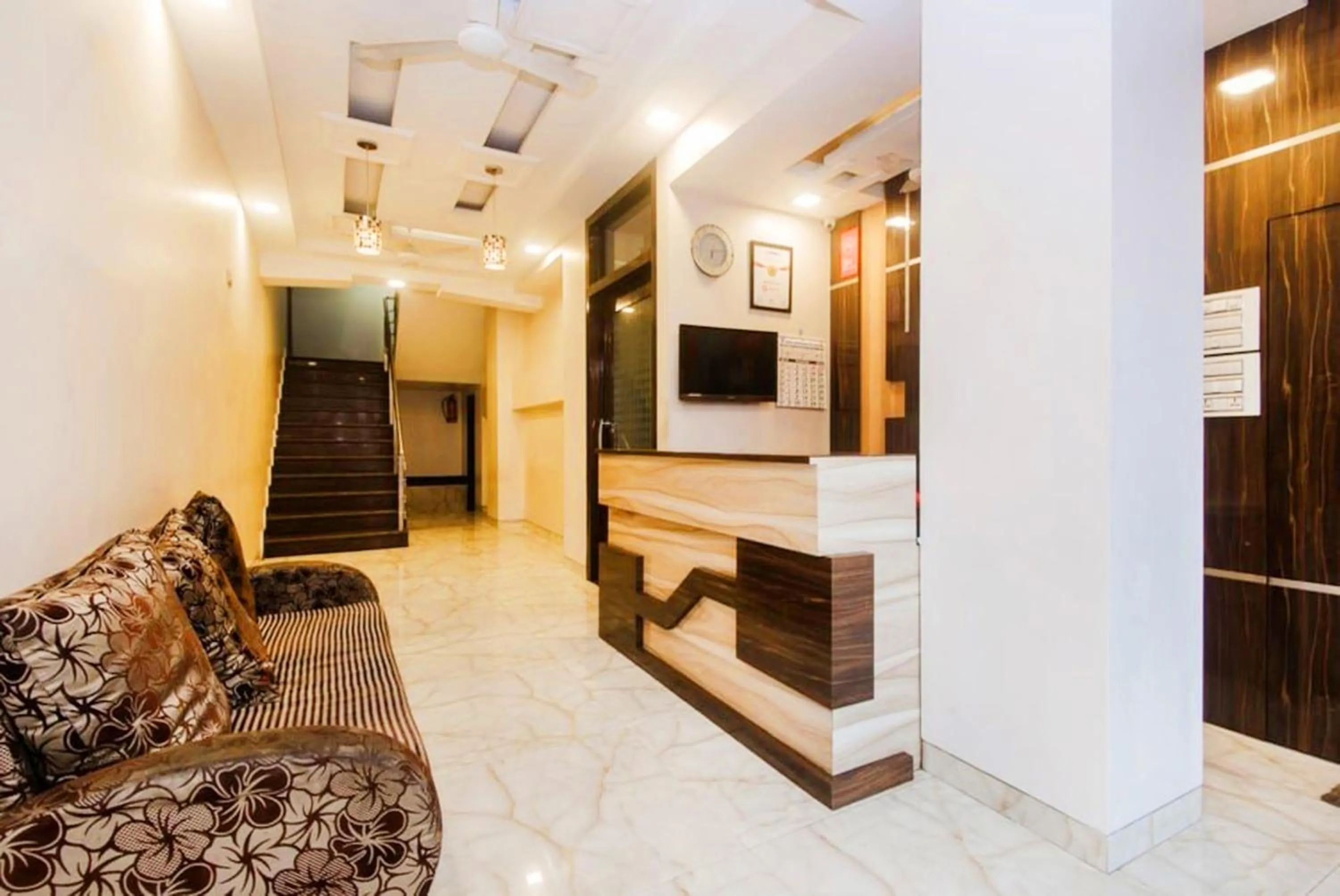 Lobby or reception in Hotel New Elite Inn - Near MIDC Turbhe Navi Mumbai