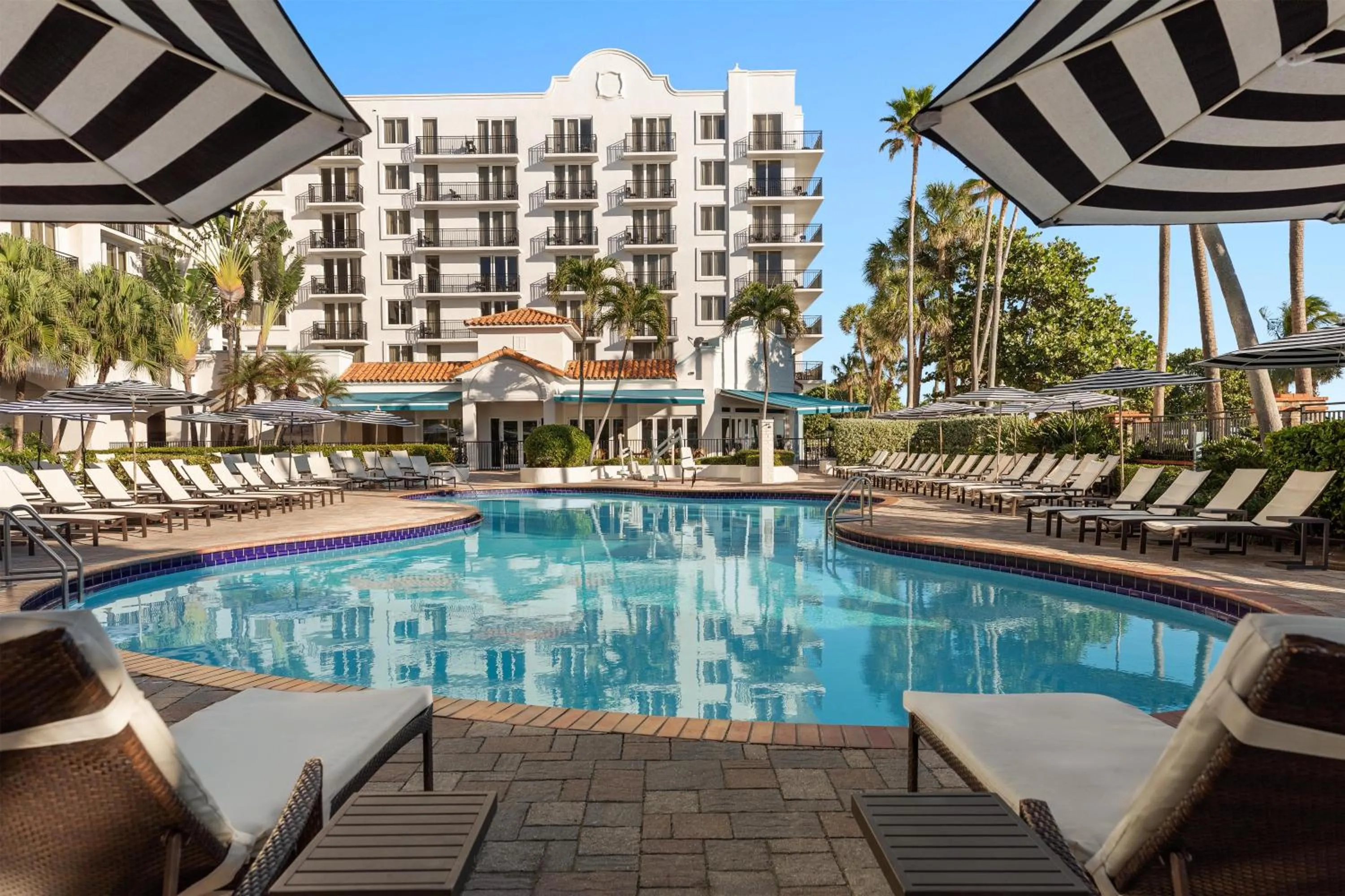 Pool view in Embassy Suites by Hilton Deerfield Beach Resort & Spa