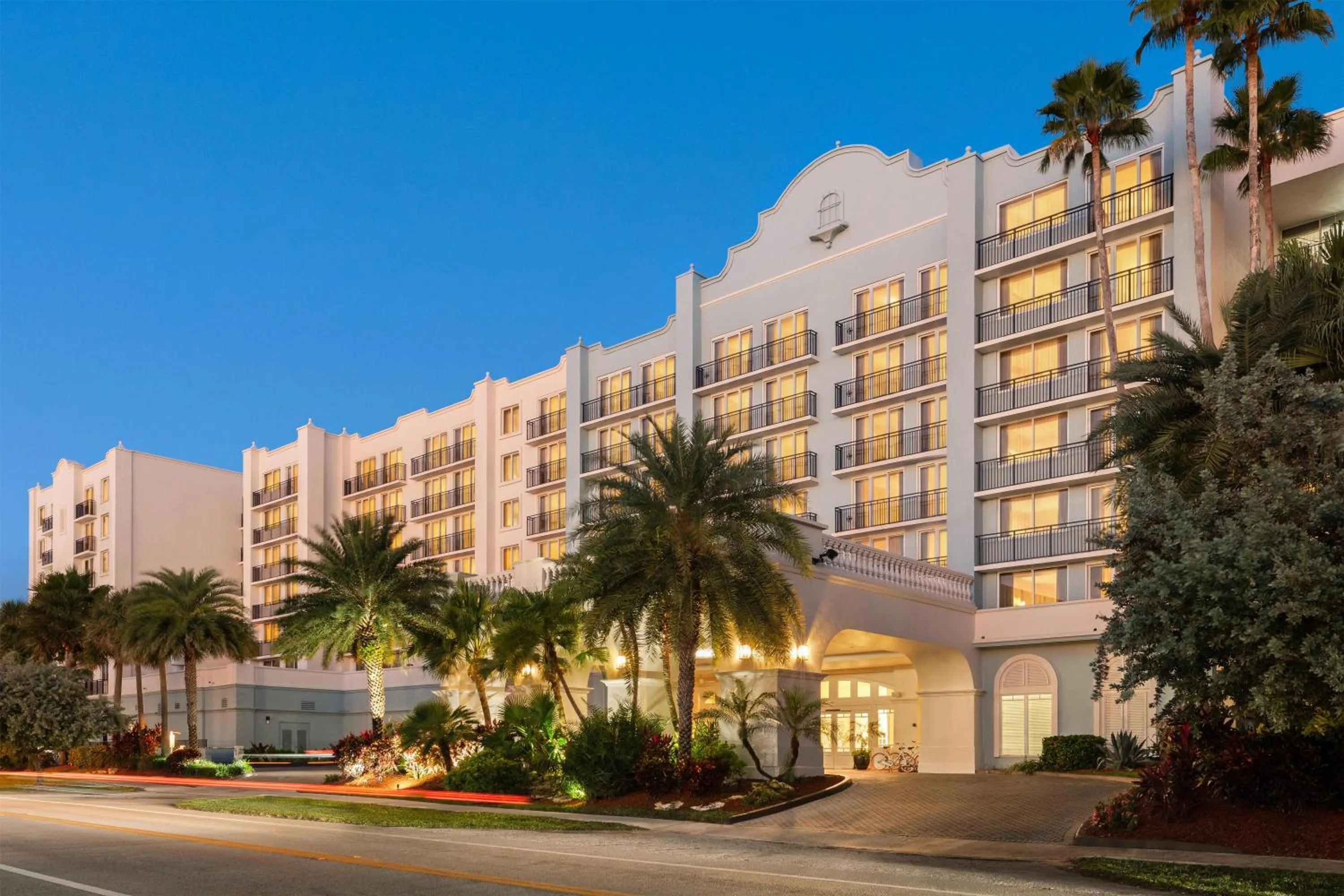 Property building in Embassy Suites by Hilton Deerfield Beach Resort & Spa