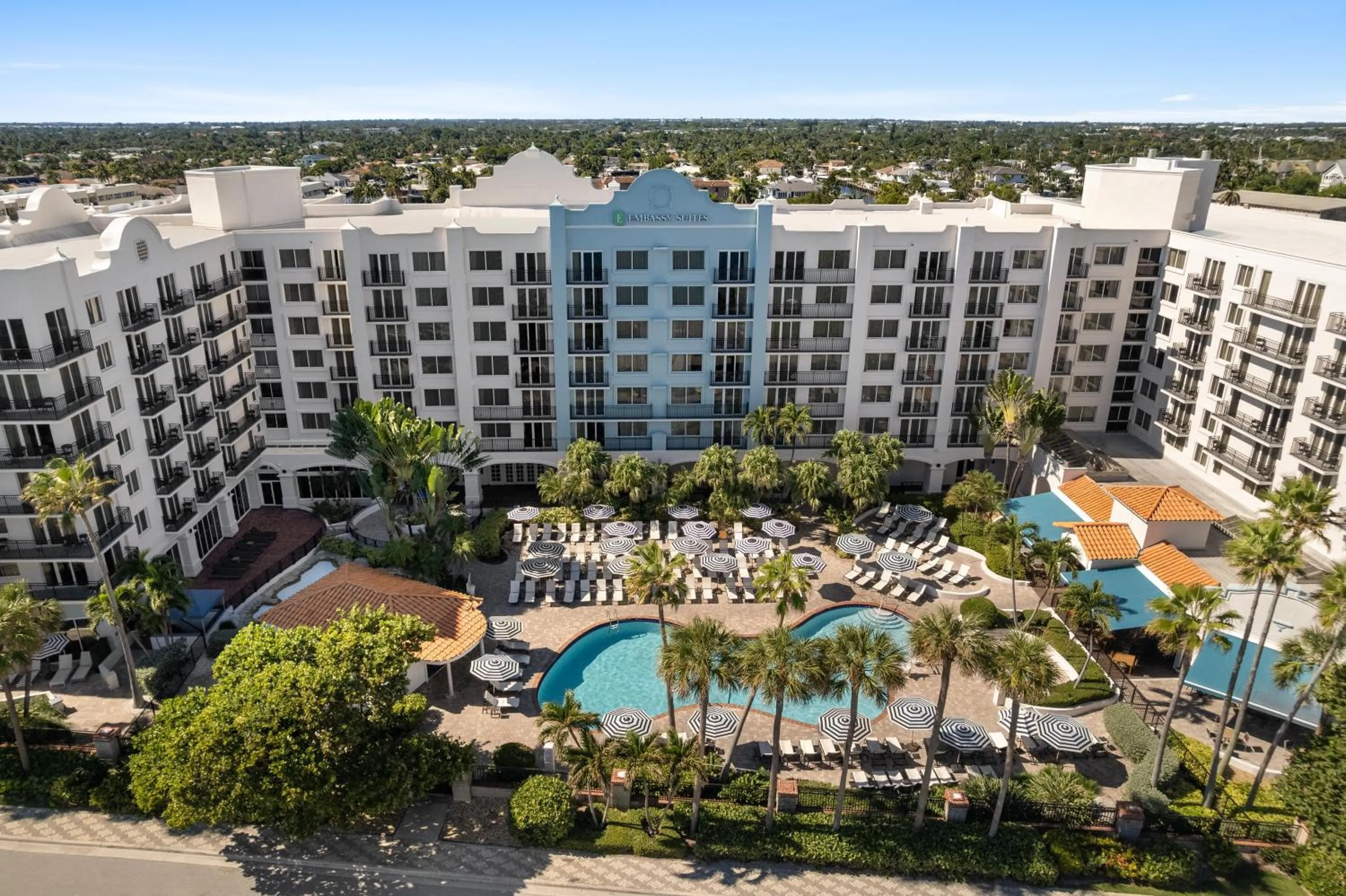 Pool view in Embassy Suites by Hilton Deerfield Beach Resort & Spa