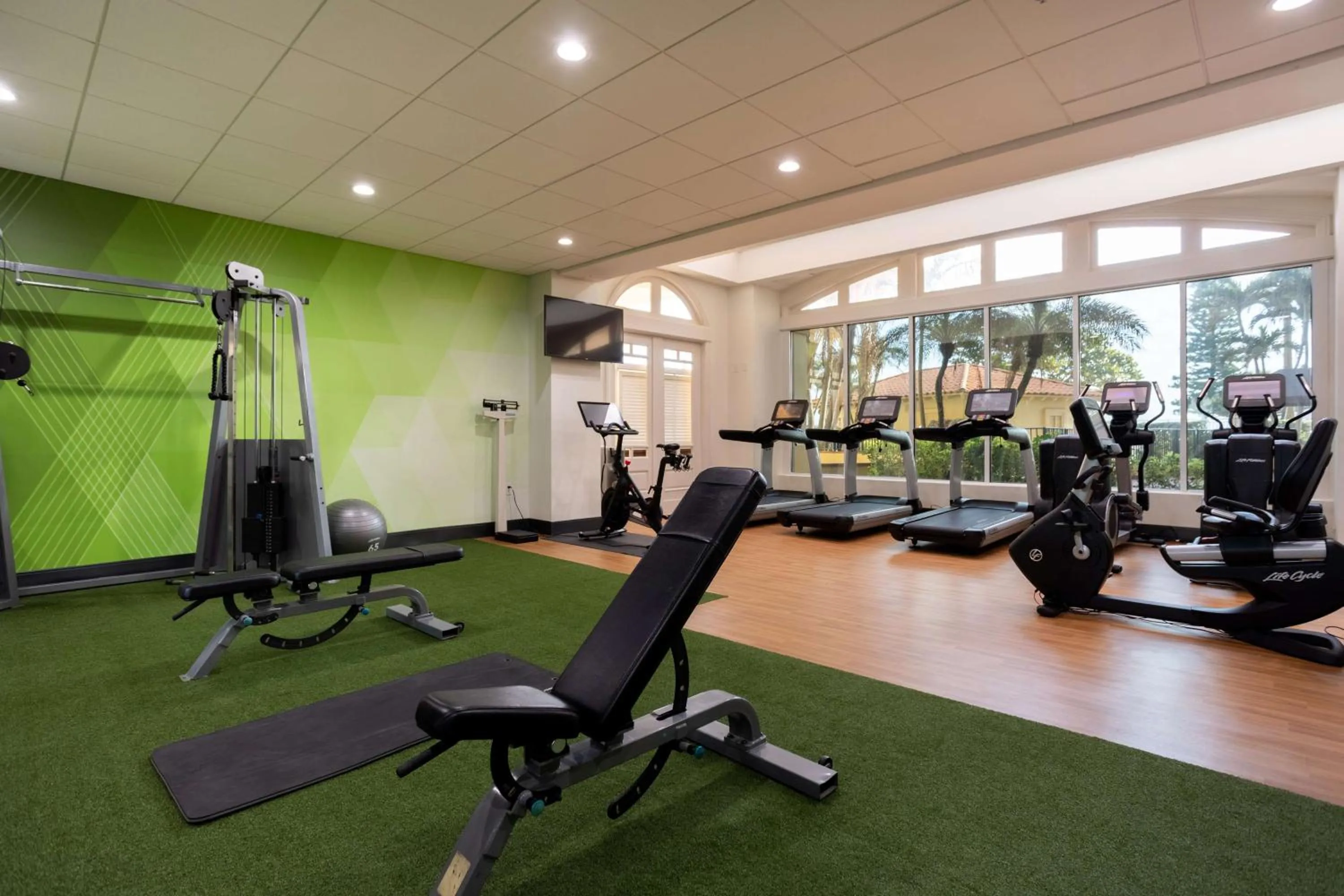 Fitness centre/facilities in Embassy Suites by Hilton Deerfield Beach Resort & Spa