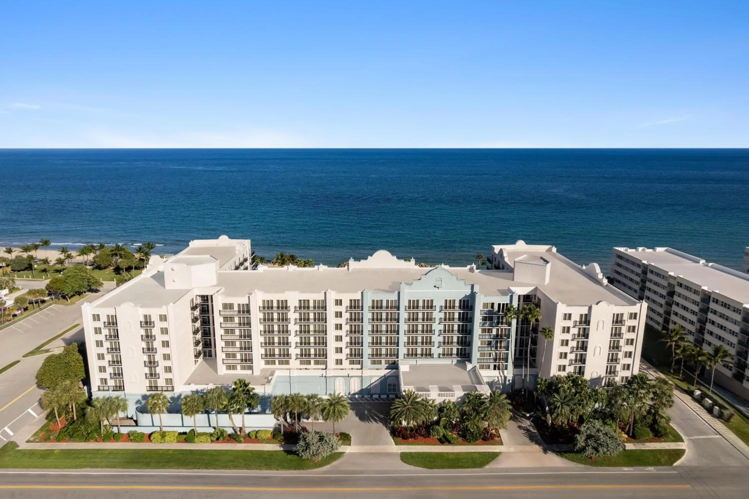 Property building in Embassy Suites by Hilton Deerfield Beach Resort & Spa