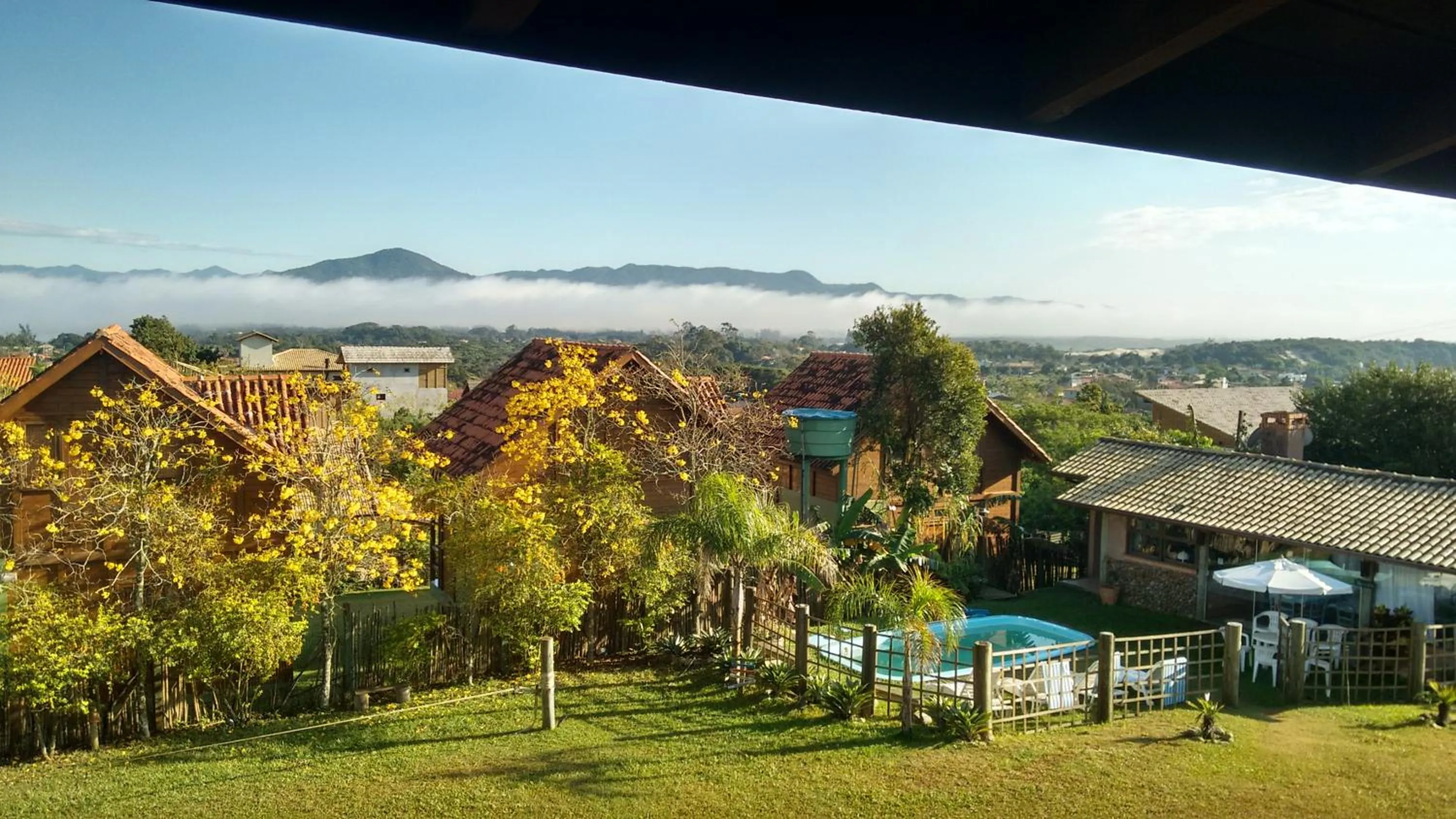Property building in Pousada Capitão Cook, banheira, a 200 m do centro, amplo estacionamento, linda vista