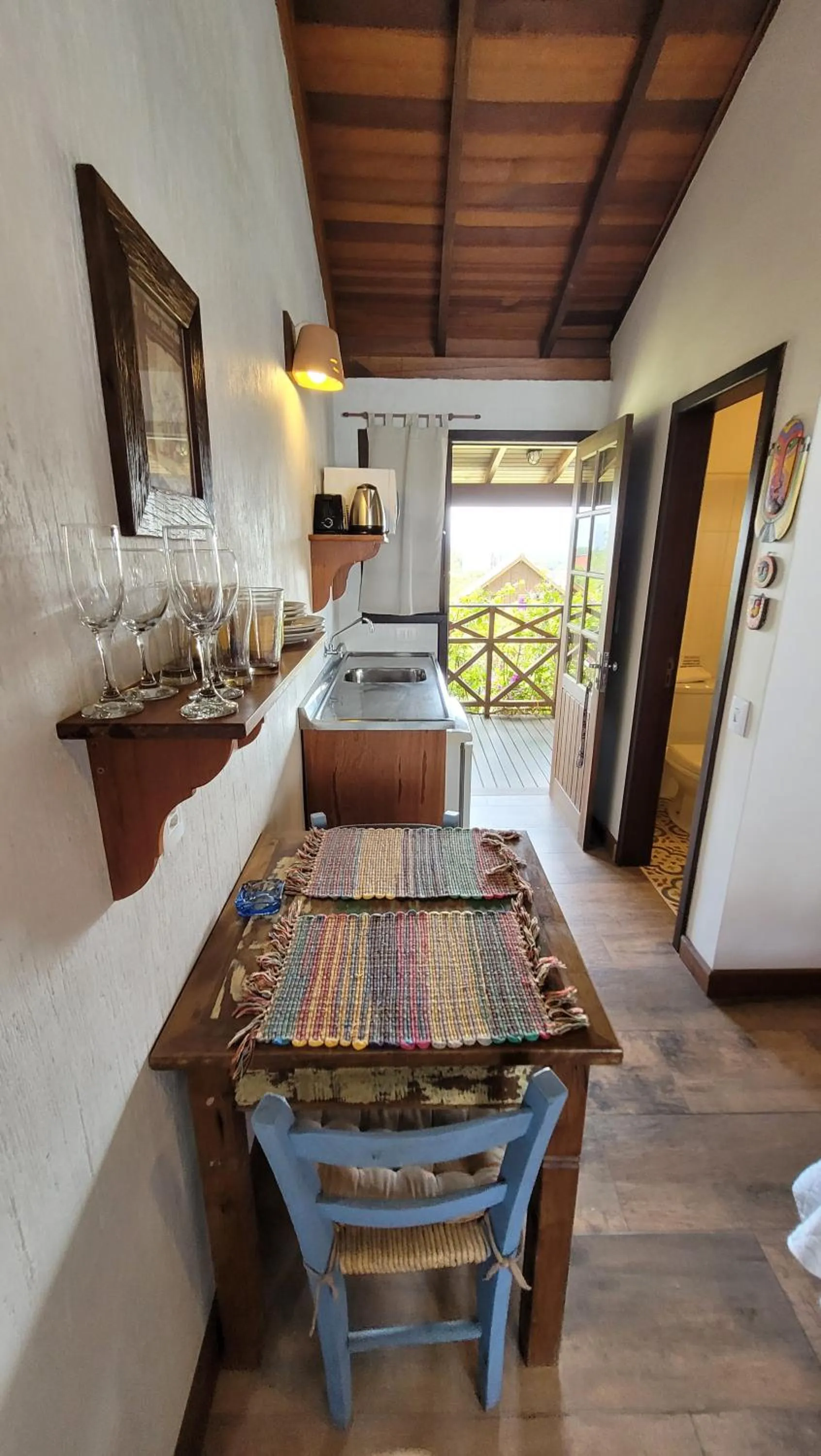 Dining area in Pousada Capitão Cook, banheira, a 200 m do centro, amplo estacionamento, linda vista