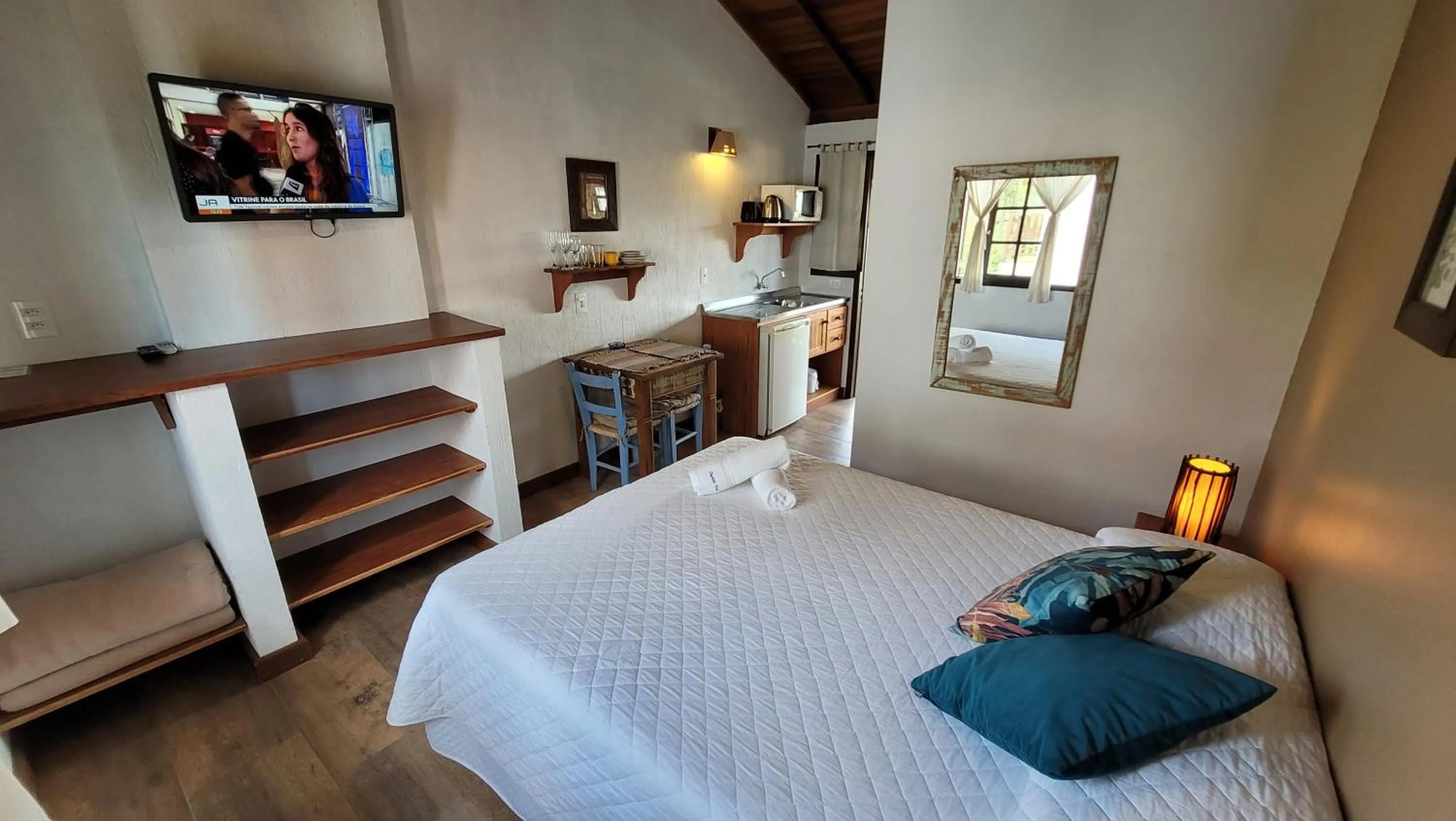 Photo of the whole room, Bed in Pousada Capitão Cook, banheira, a 200 m do centro, amplo estacionamento, linda vista