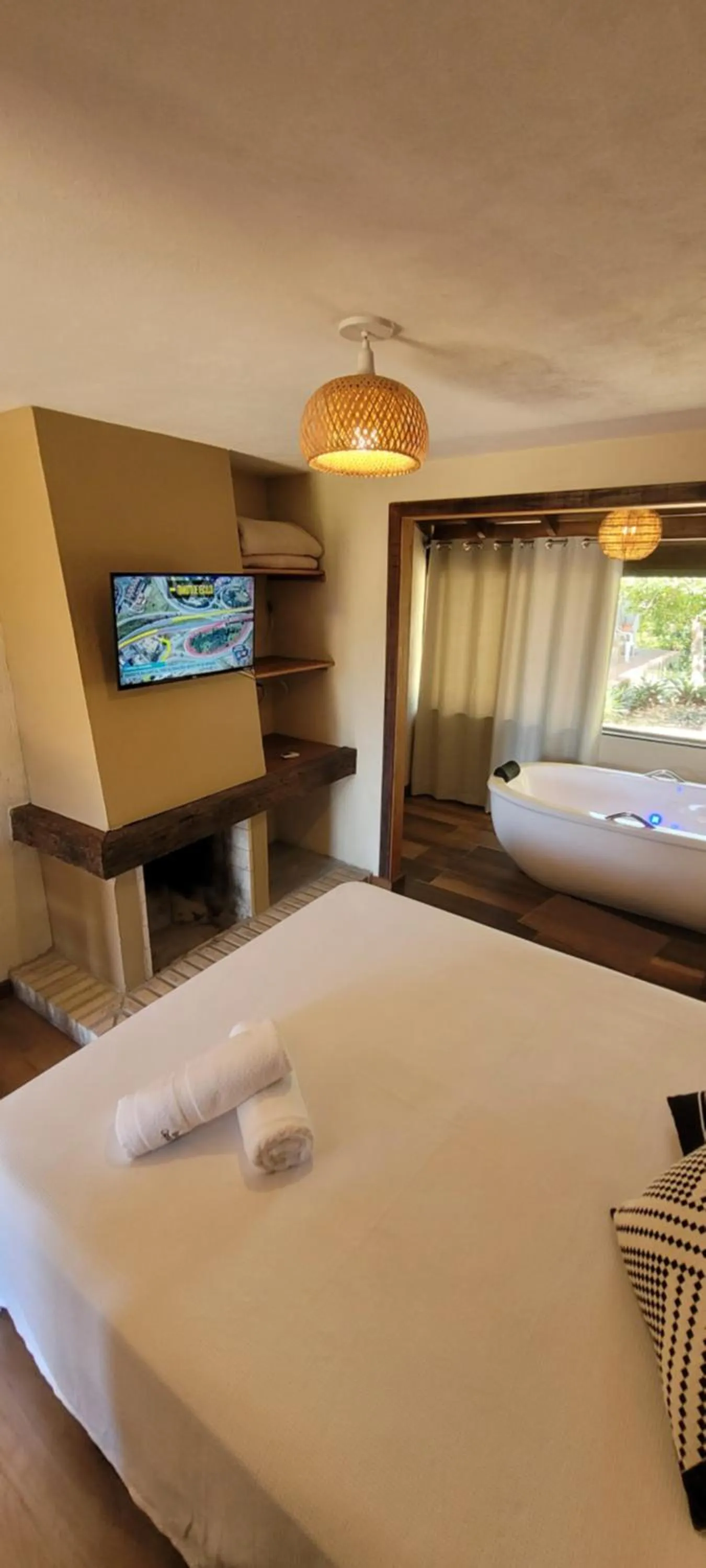 Bedroom, Bed in Pousada Capitão Cook, banheira, a 200 m do centro, amplo estacionamento, linda vista