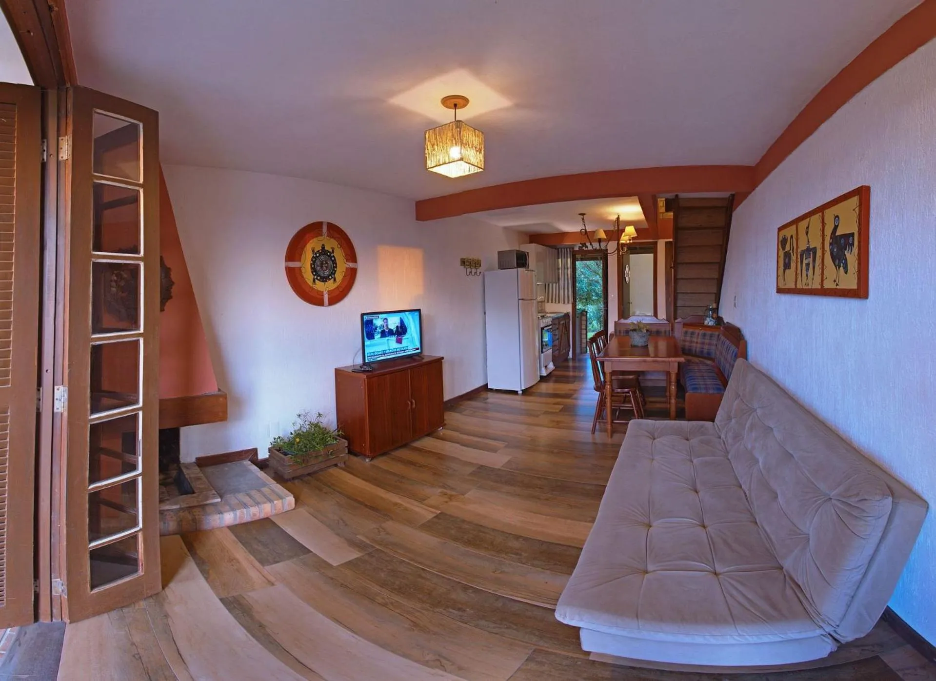 Living room in Pousada Capitão Cook, banheira, a 200 m do centro, amplo estacionamento, linda vista