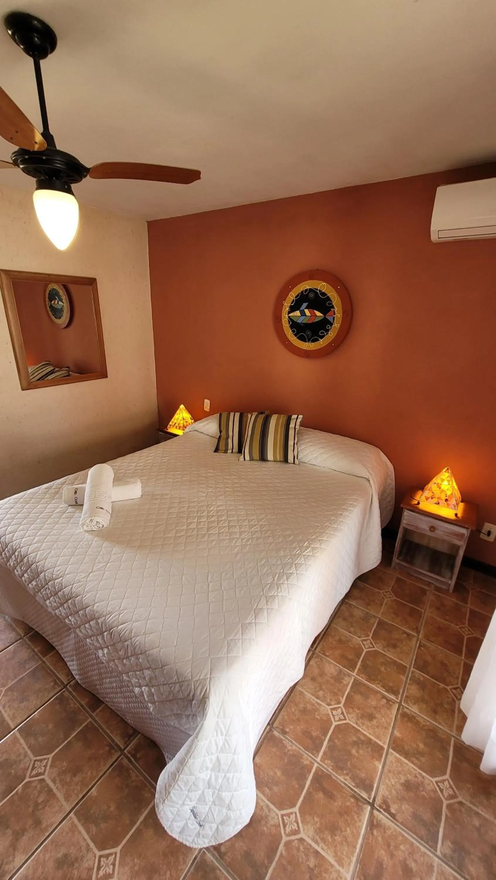 Bedroom, Bed in Pousada Capitão Cook, banheira, a 200 m do centro, amplo estacionamento, linda vista