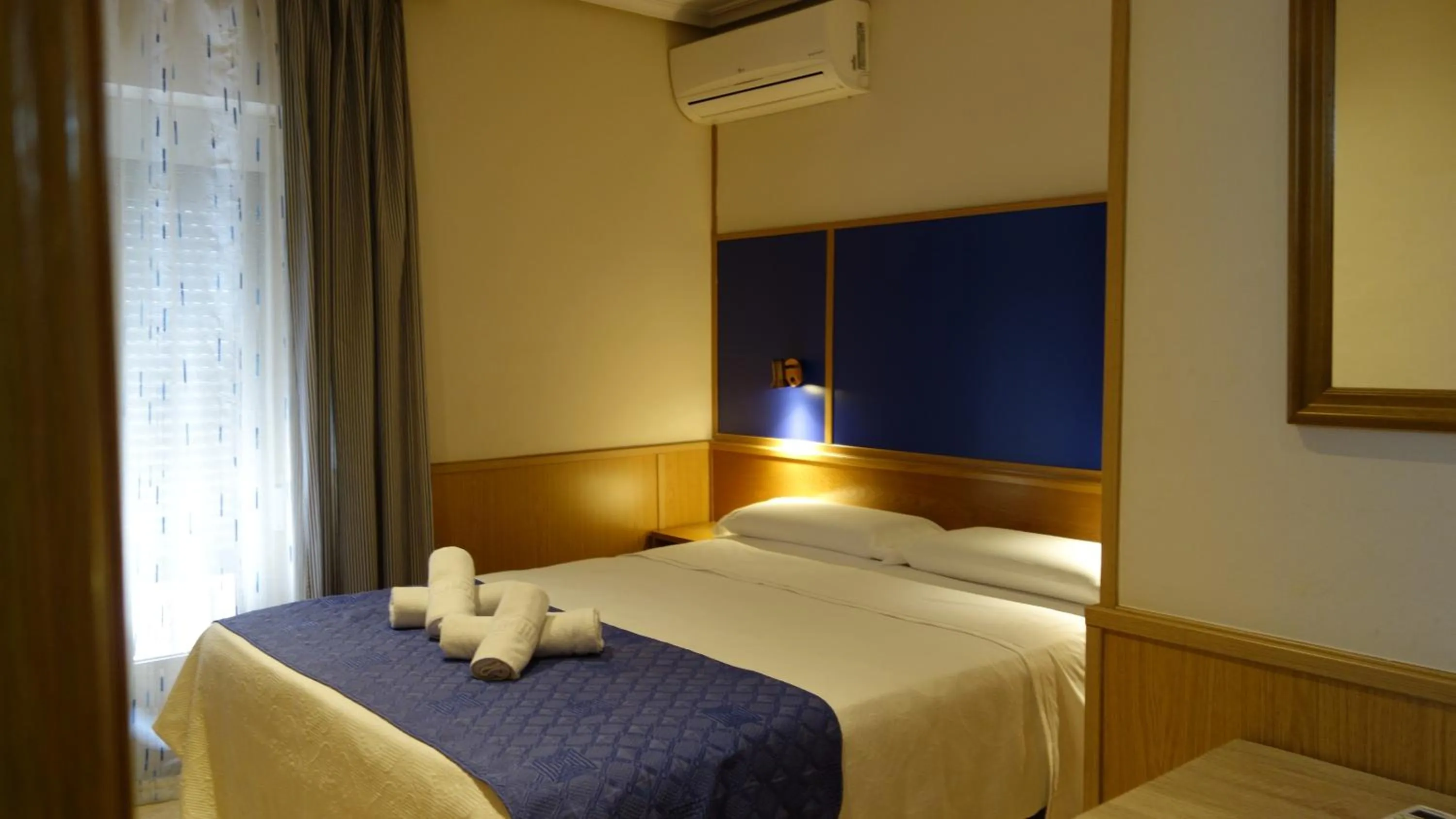 Bed in Trípolis Toledo