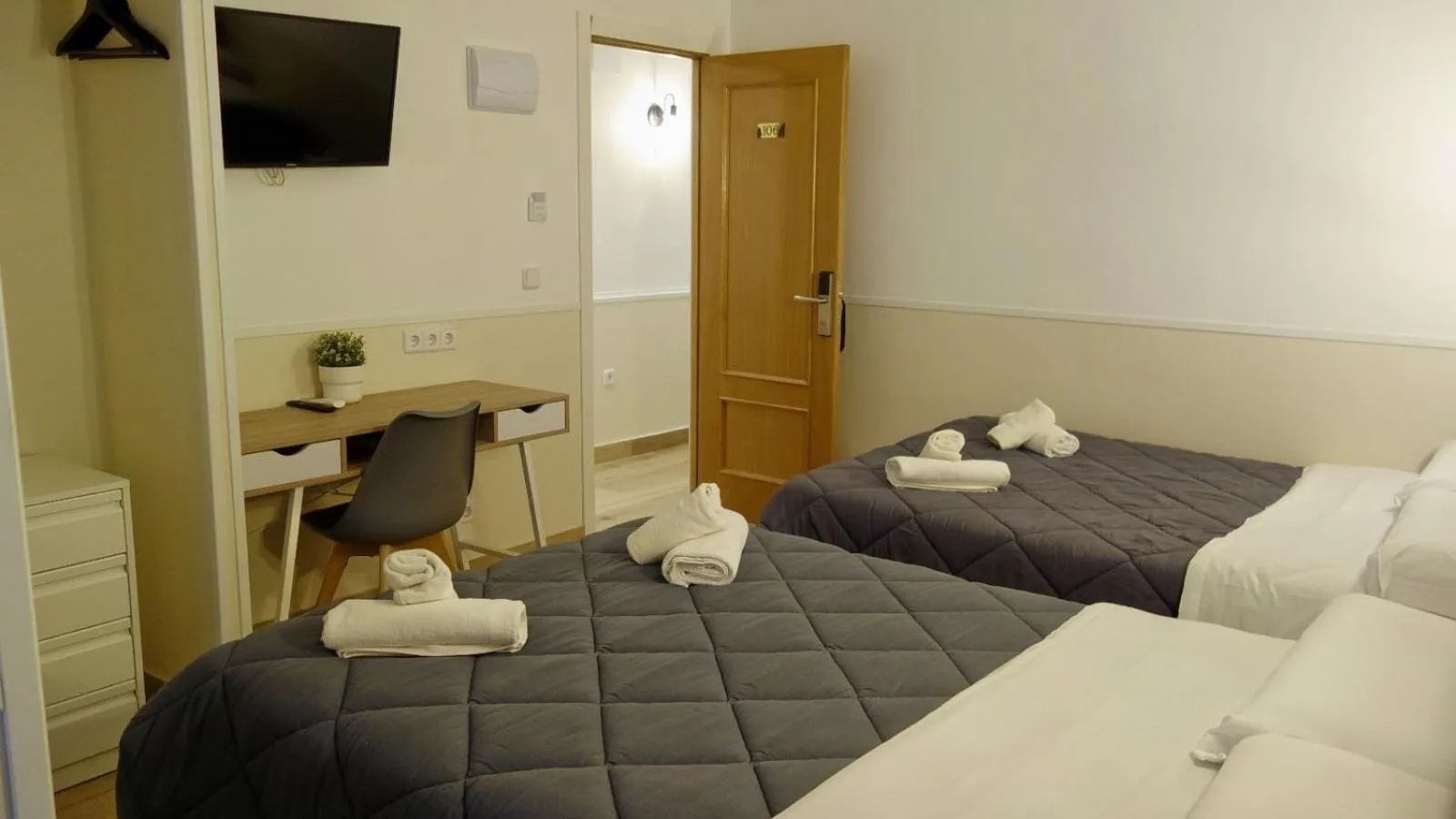 Decorative detail, Bed in Trípolis Toledo