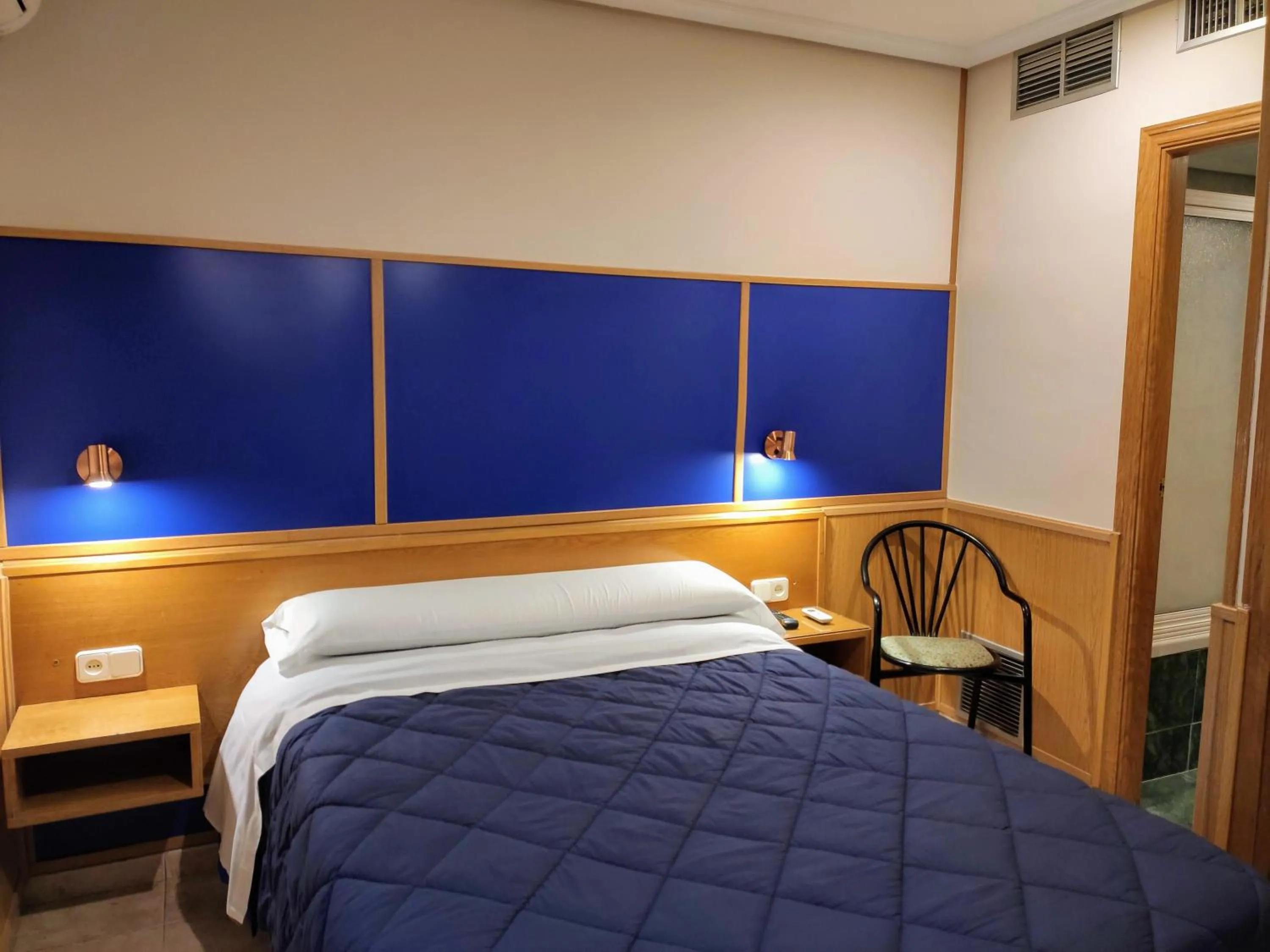 Bed in Trípolis Toledo