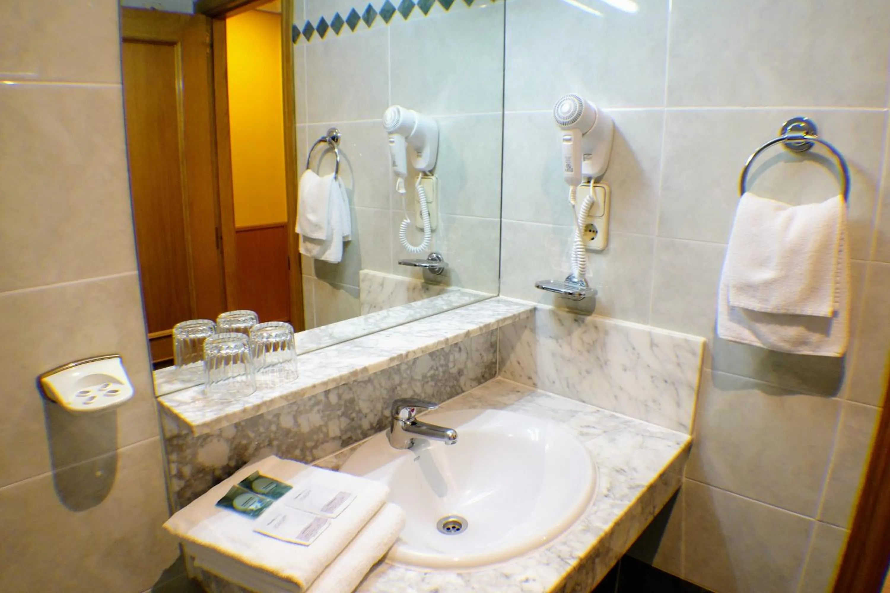 Toilet in Trípolis Toledo