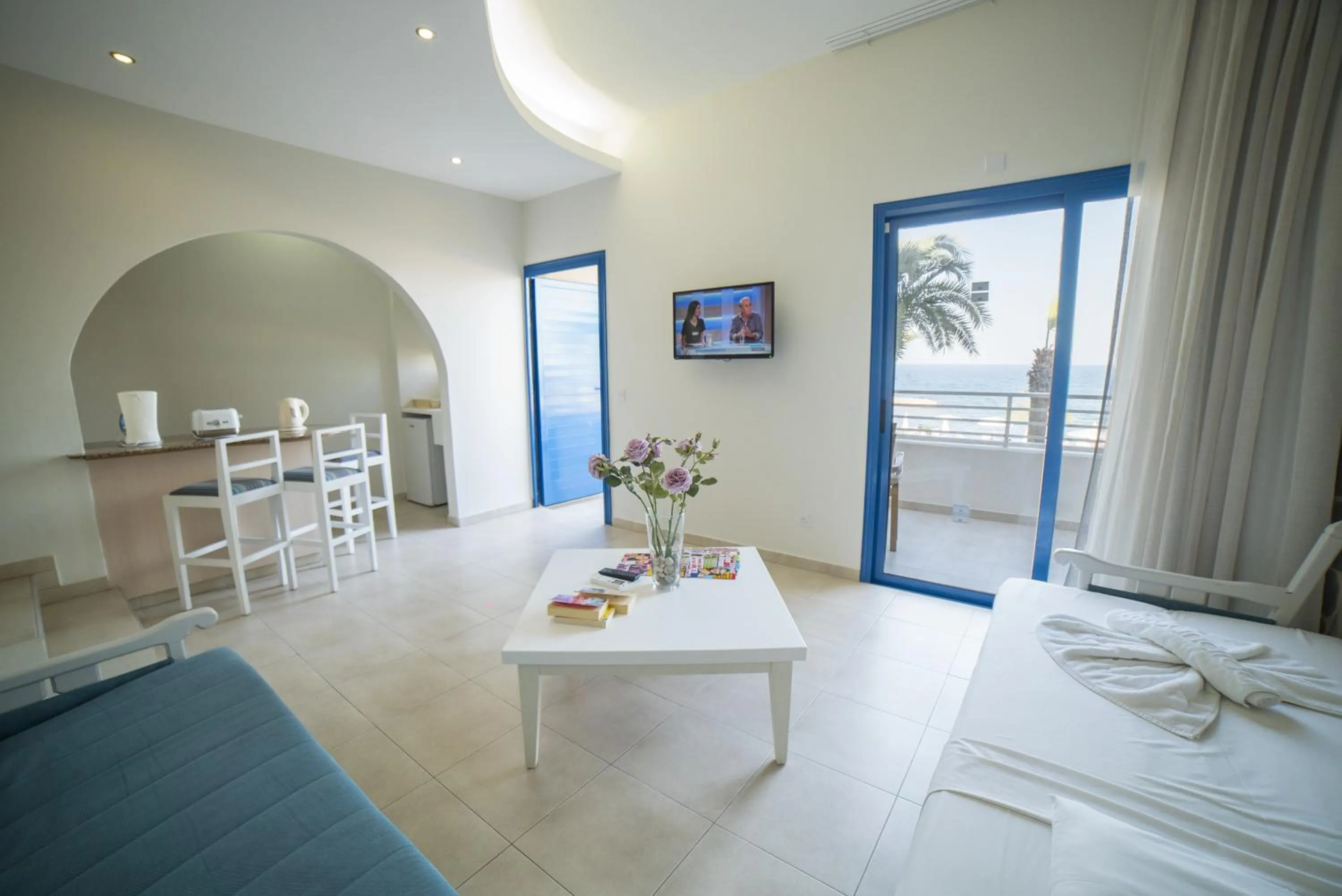 Living room, Bed in MyroAndrou Beach Hotel Apartments