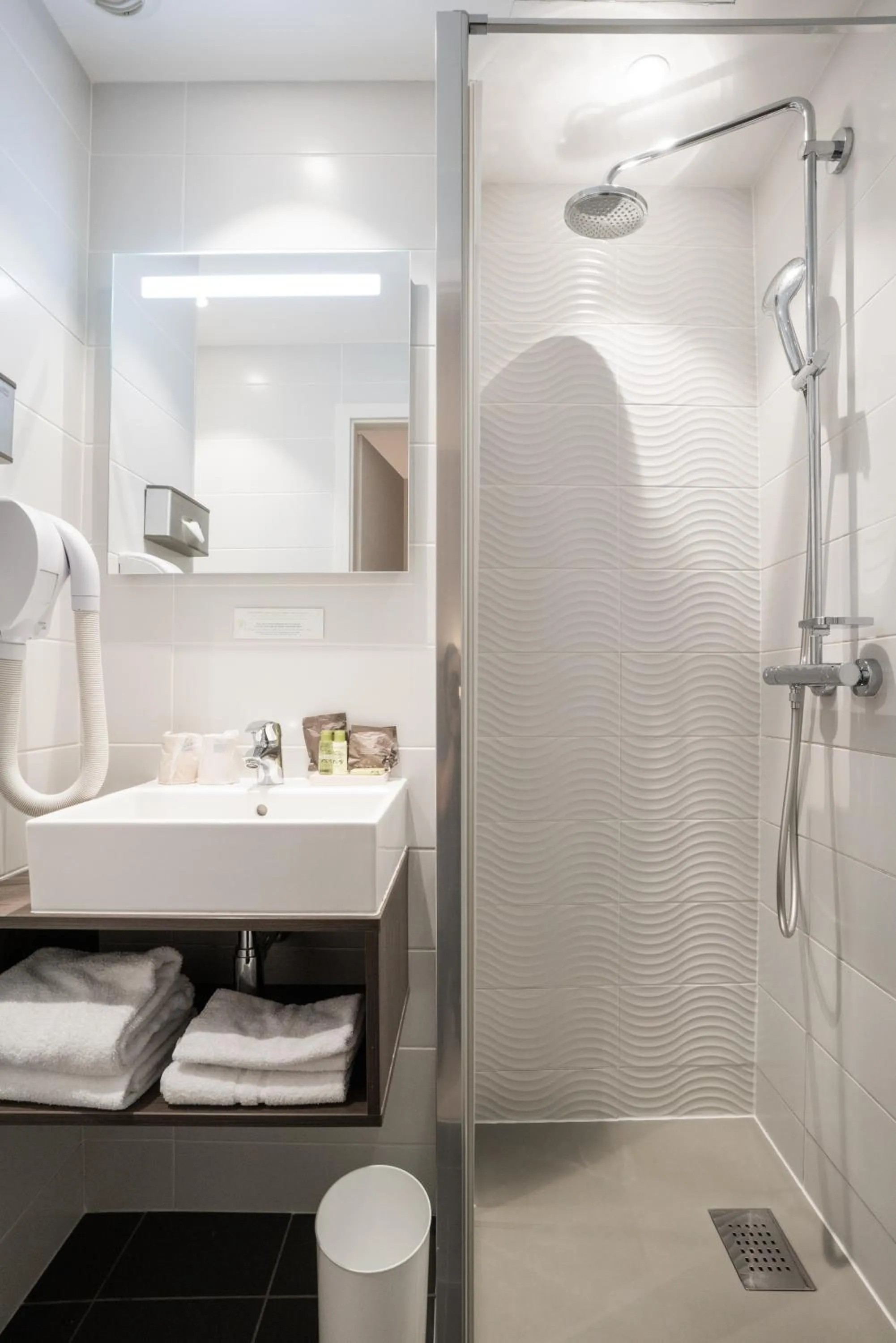 Bathroom in Hotel de Flore - Montmartre