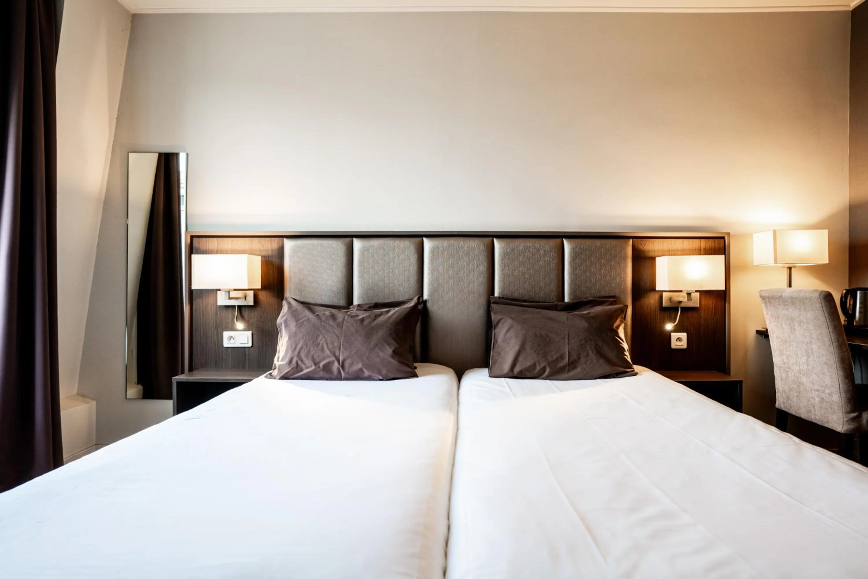 Bedroom, Bed in Hotel de Flore - Montmartre