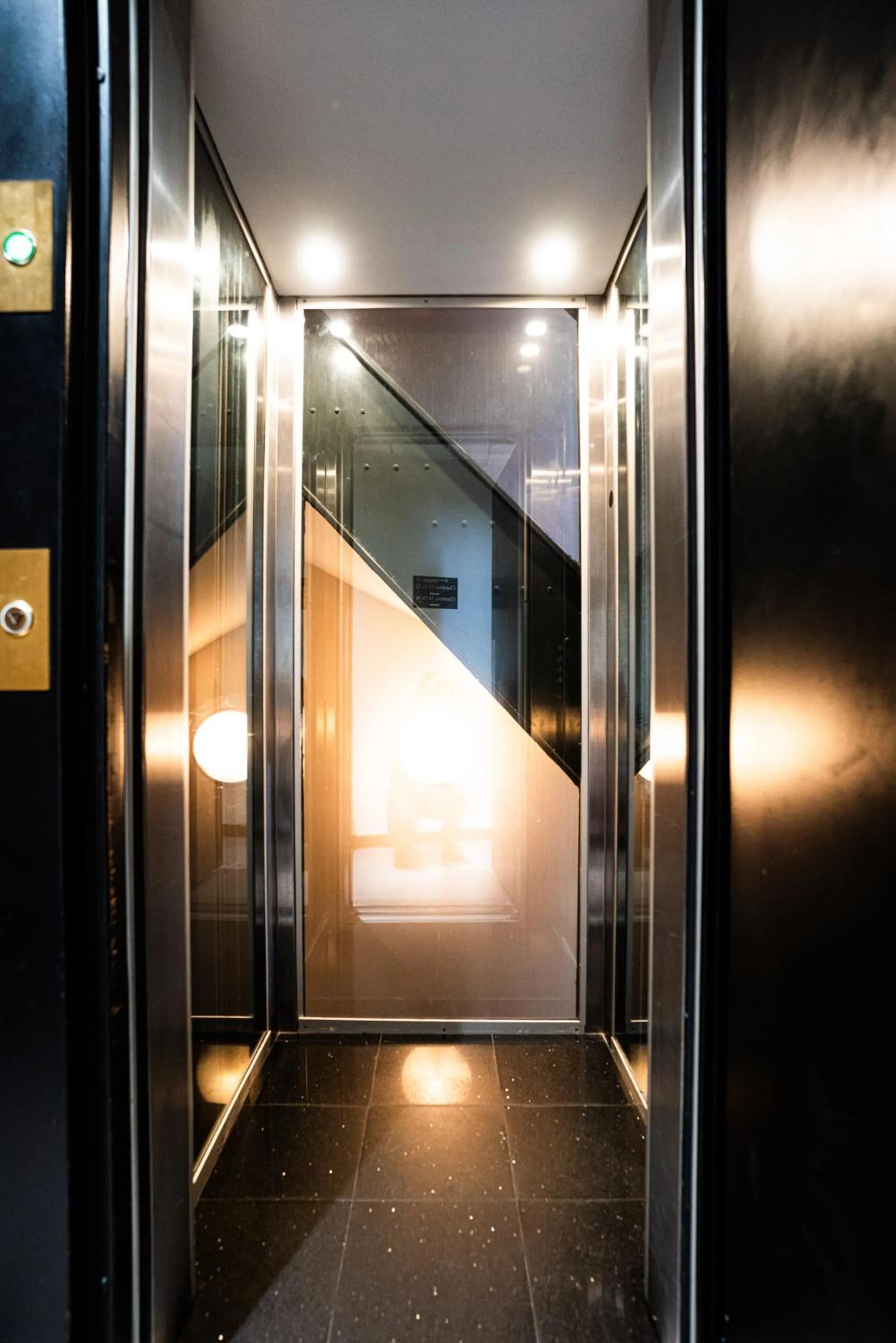 elevator in Hotel de Flore - Montmartre
