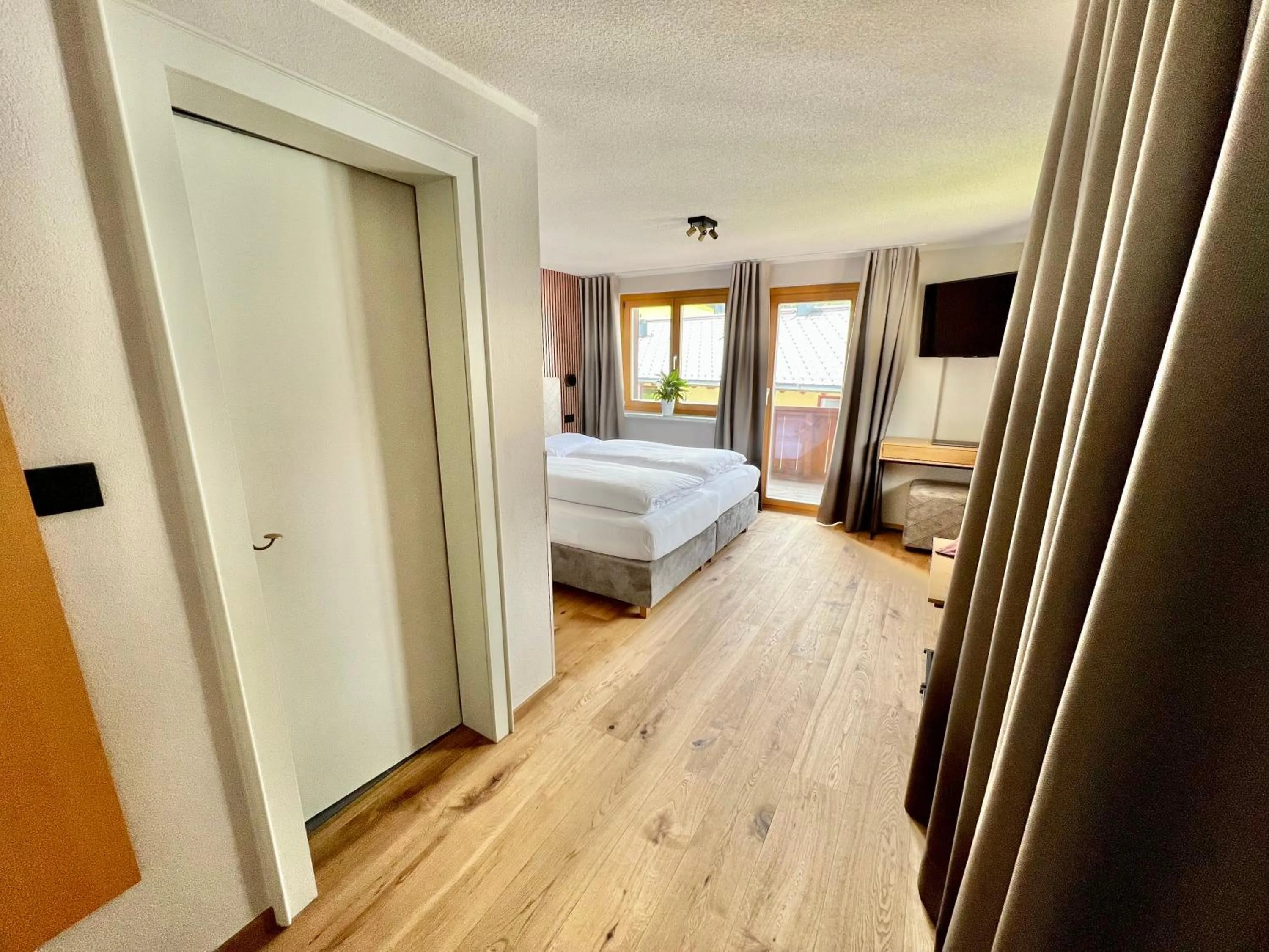 Photo of the whole room, Bed in Haus Schrofenstein