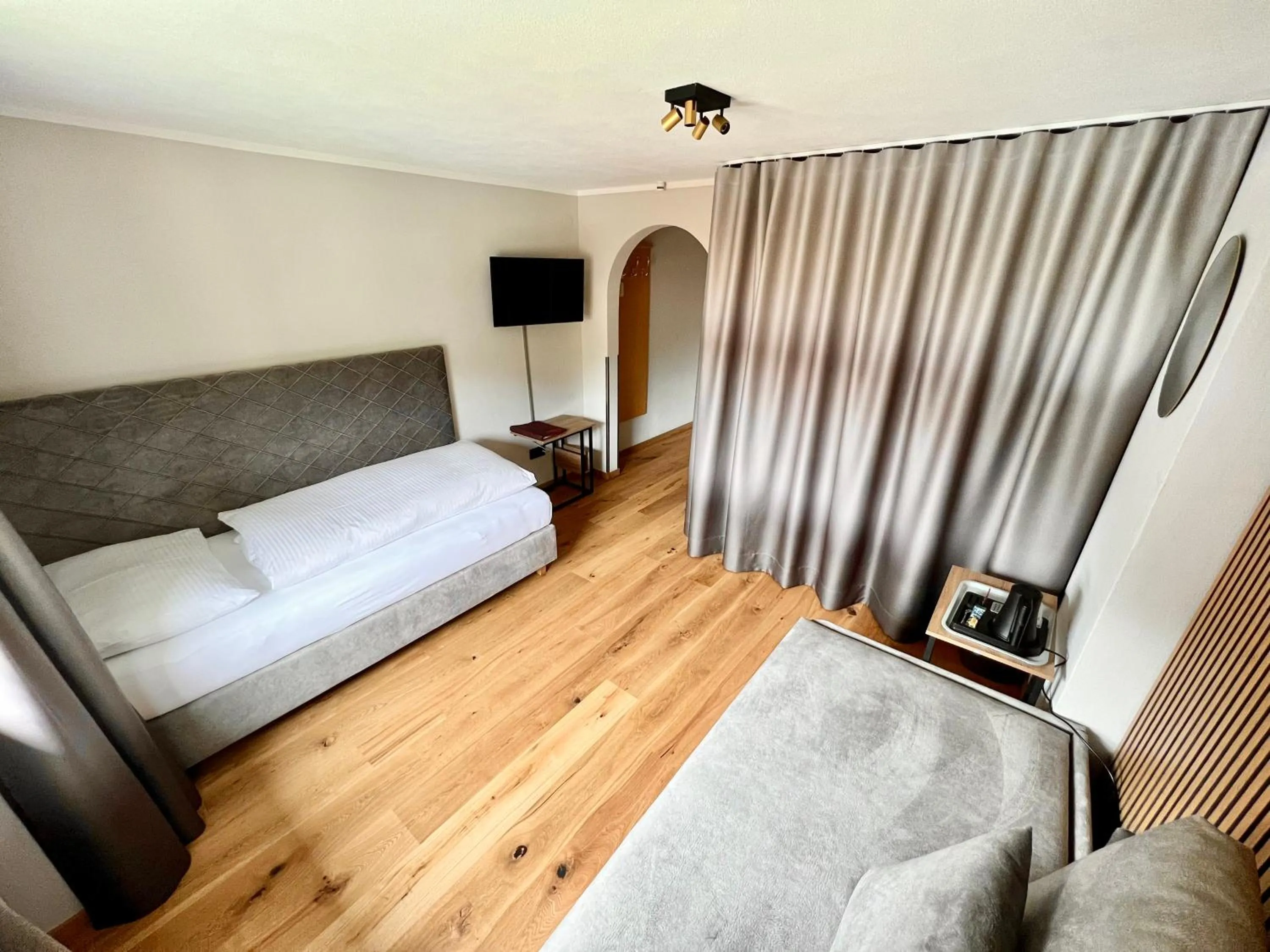 Bed in Haus Schrofenstein