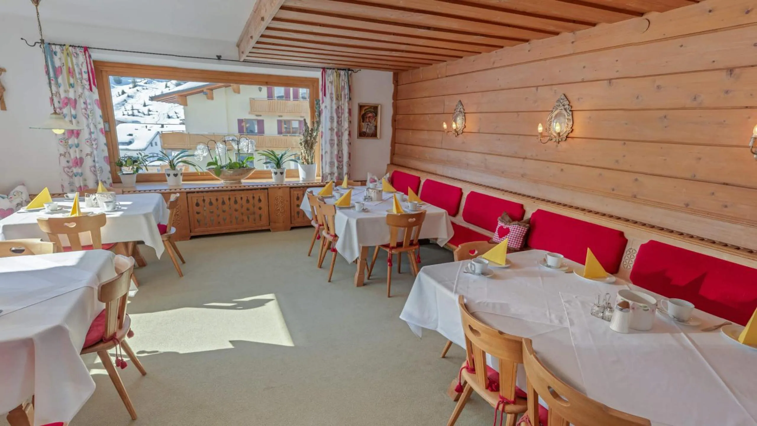 Restaurant/places to eat in Haus Schrofenstein