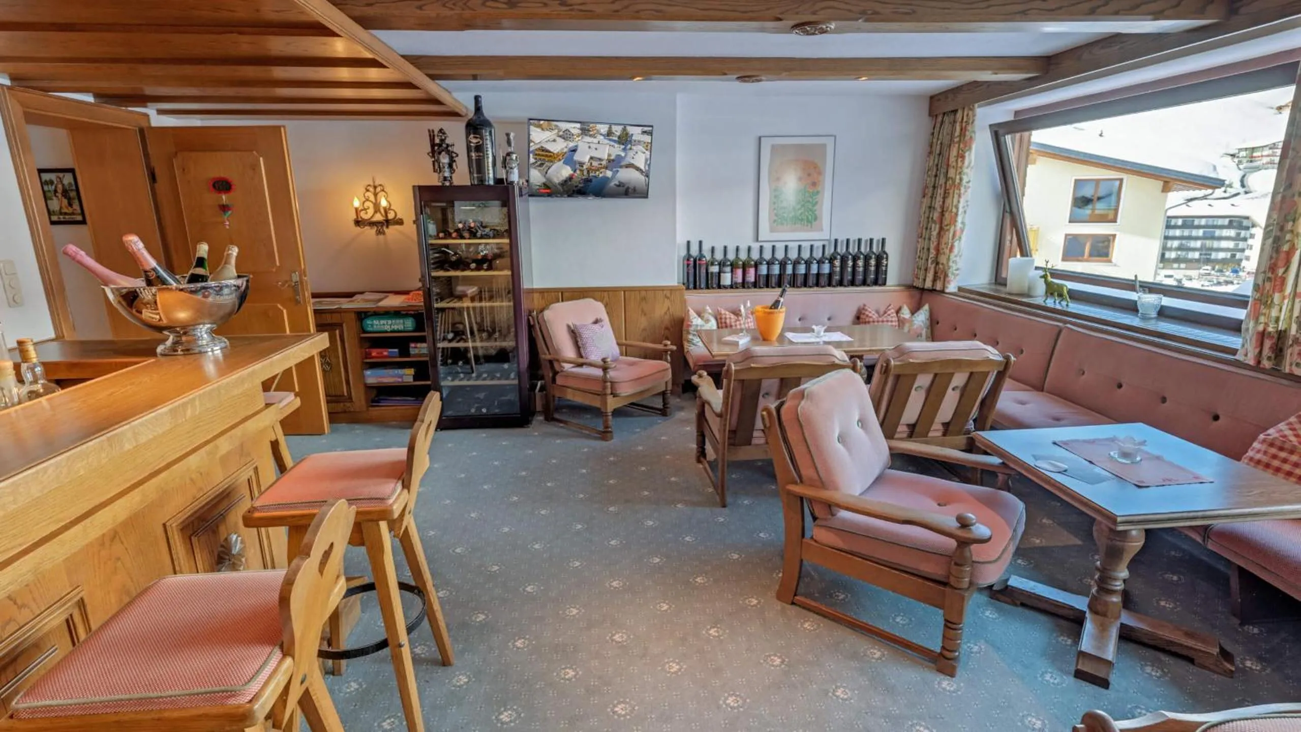 Communal lounge/ TV room in Haus Schrofenstein