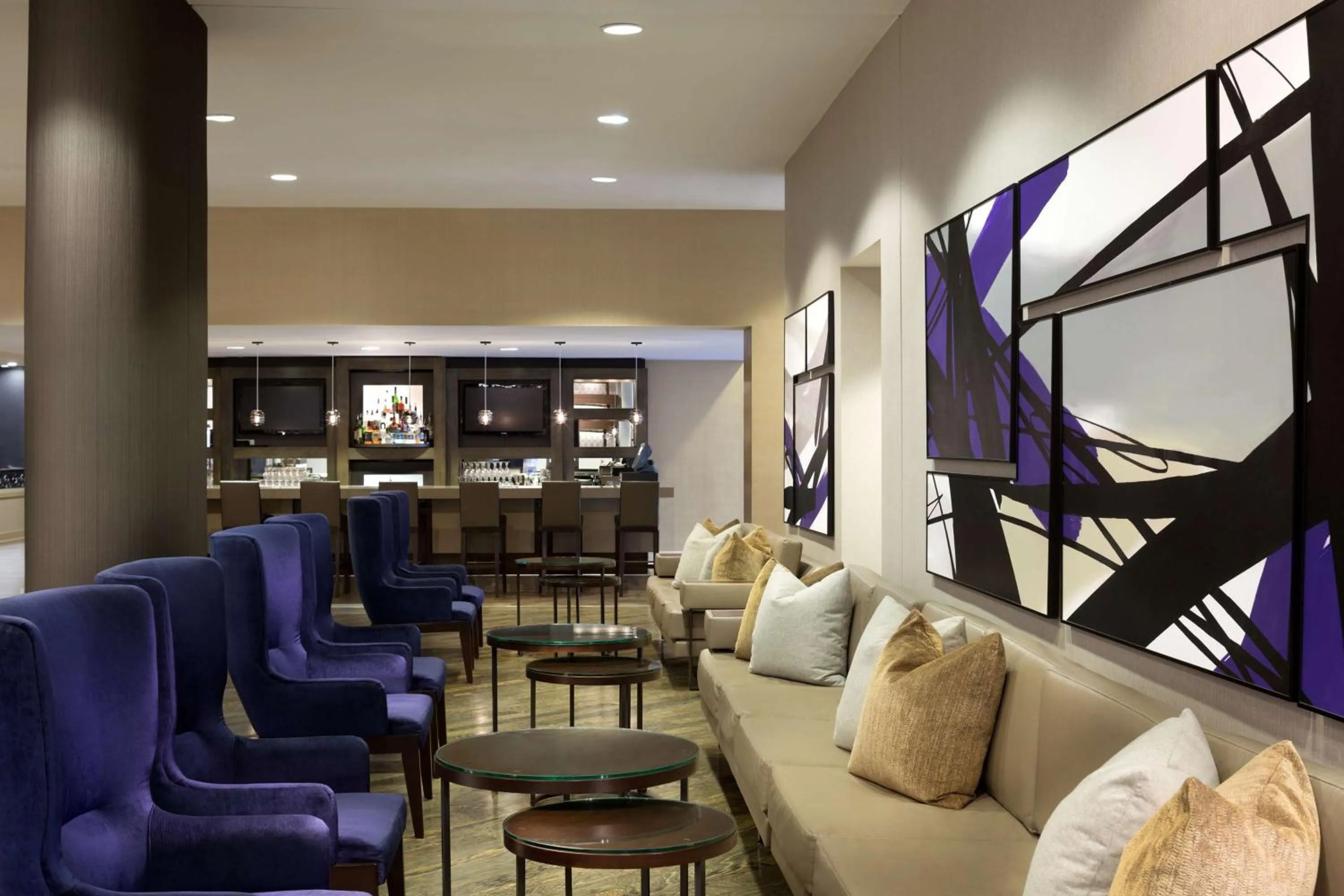 Lounge or bar in DoubleTree by Hilton Hotel Dallas Campbell Centre