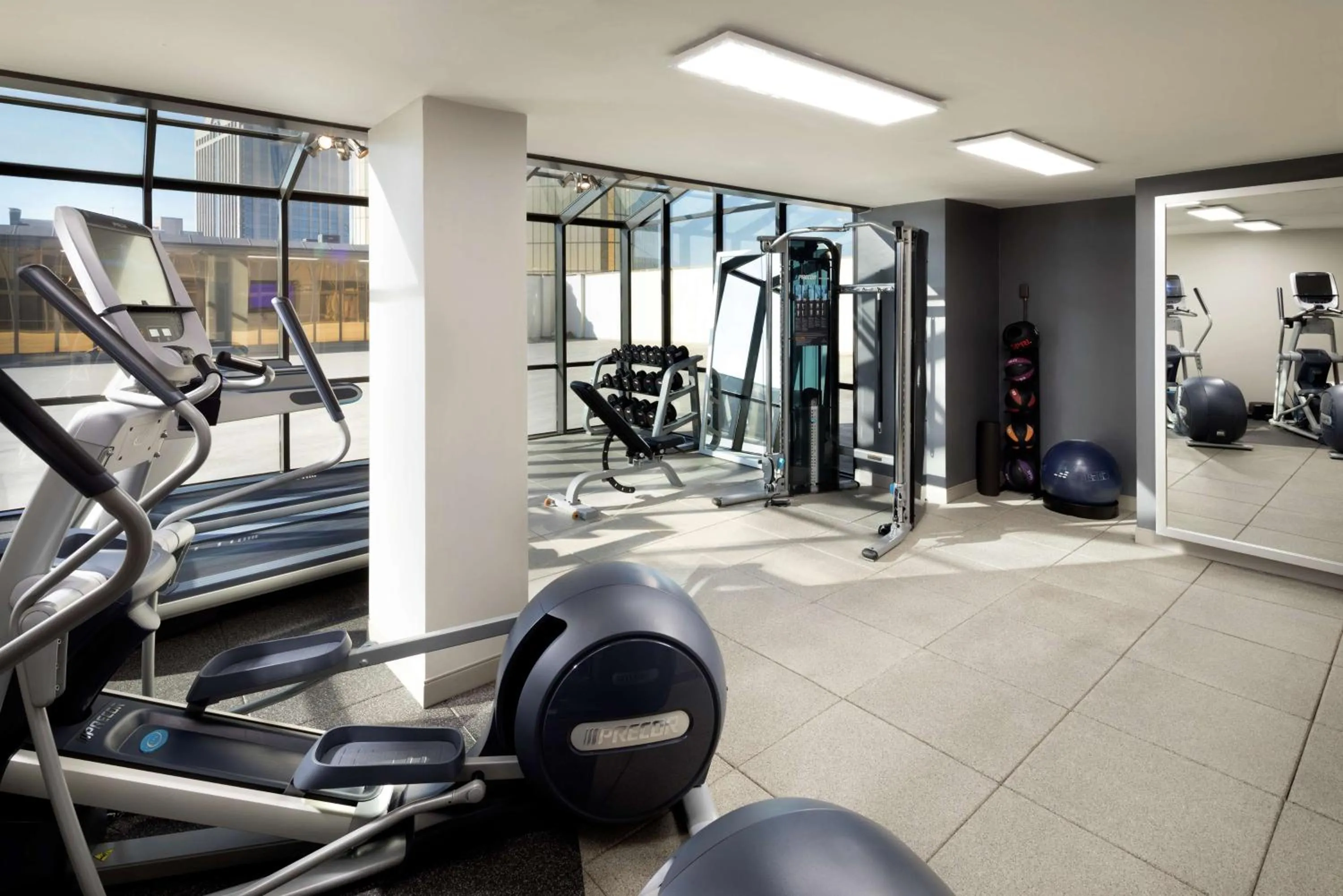 Fitness centre/facilities in DoubleTree by Hilton Hotel Dallas Campbell Centre