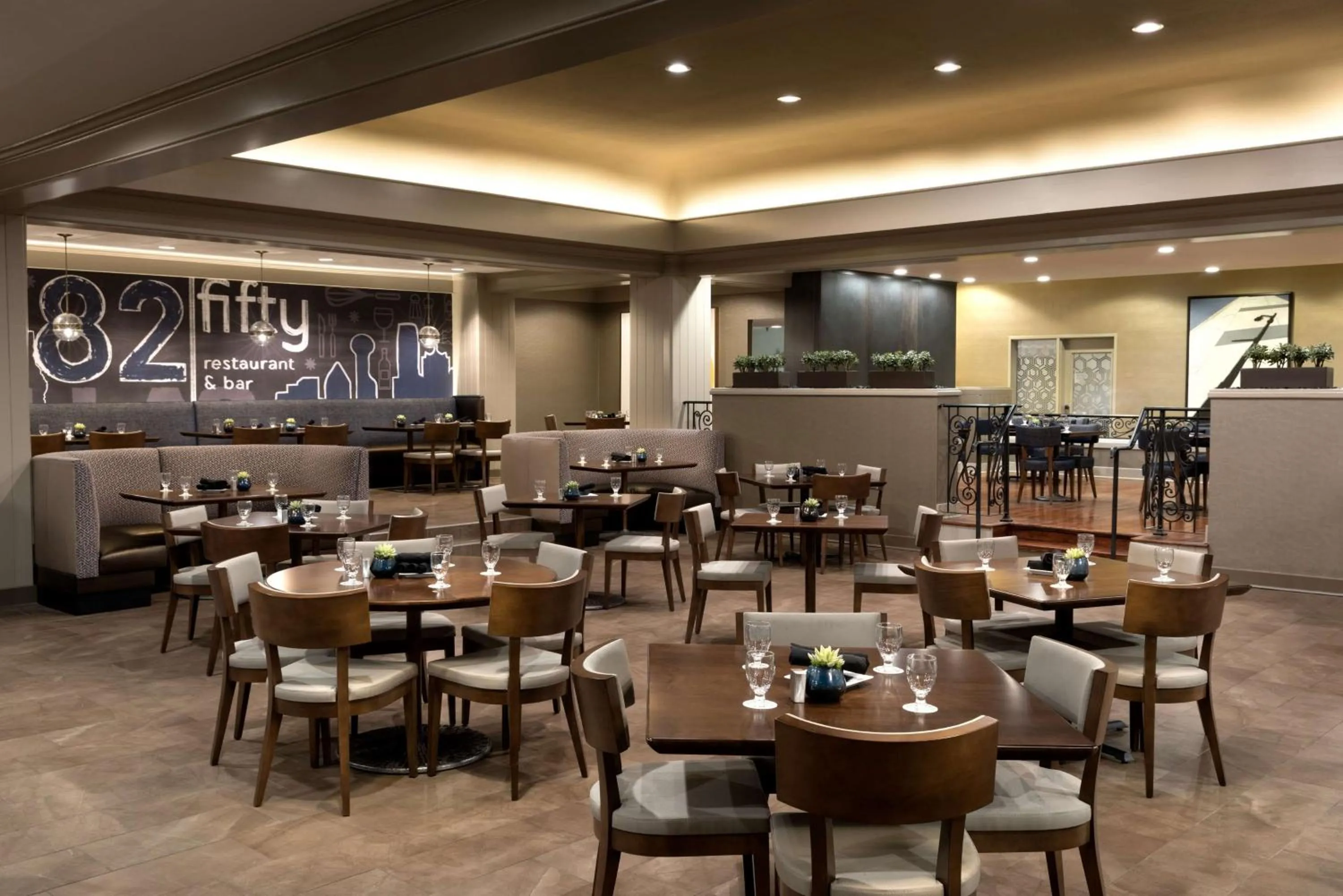 Restaurant/places to eat in DoubleTree by Hilton Hotel Dallas Campbell Centre