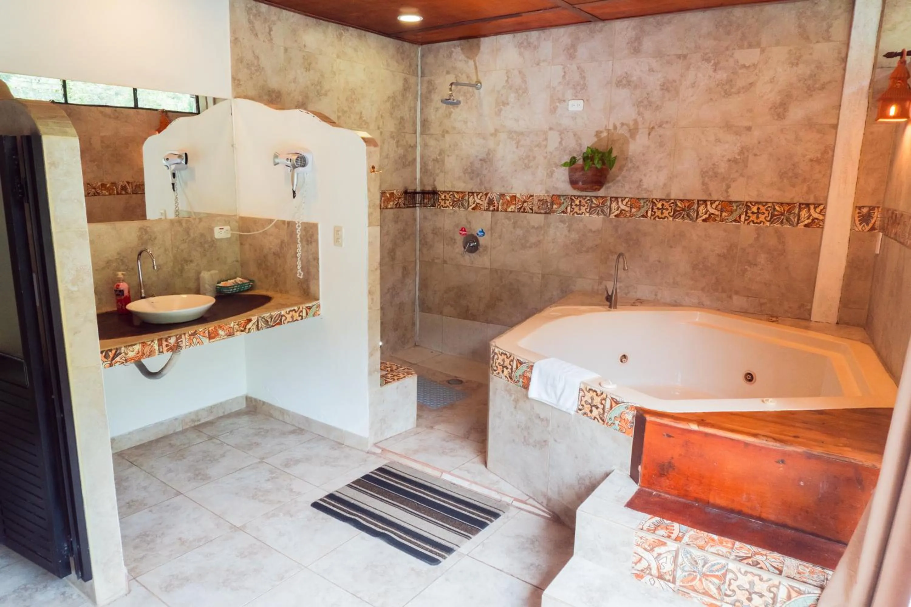 Shower in Spa Hosteria Miramelindo