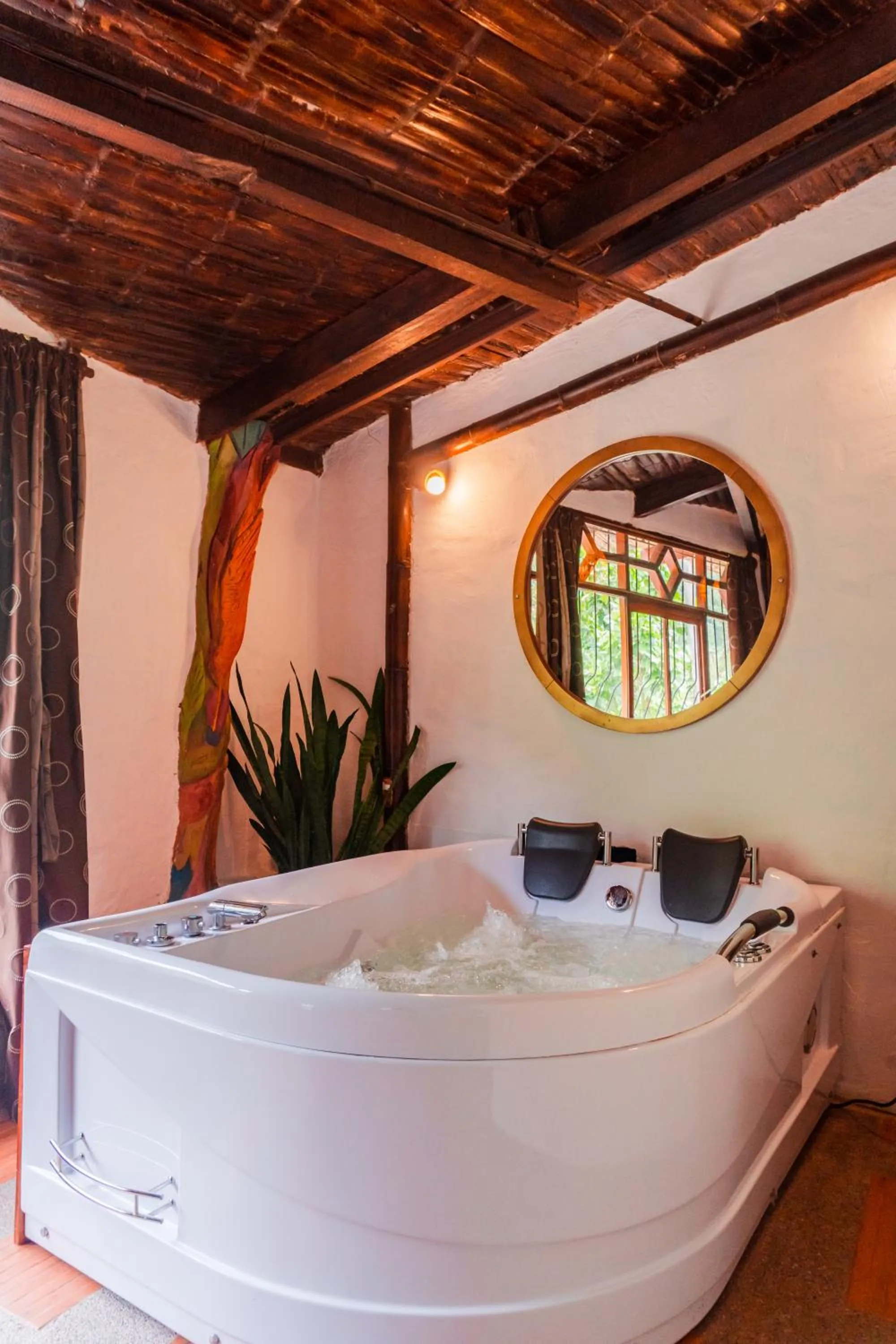 Hot Tub, Bed in Spa Hosteria Miramelindo