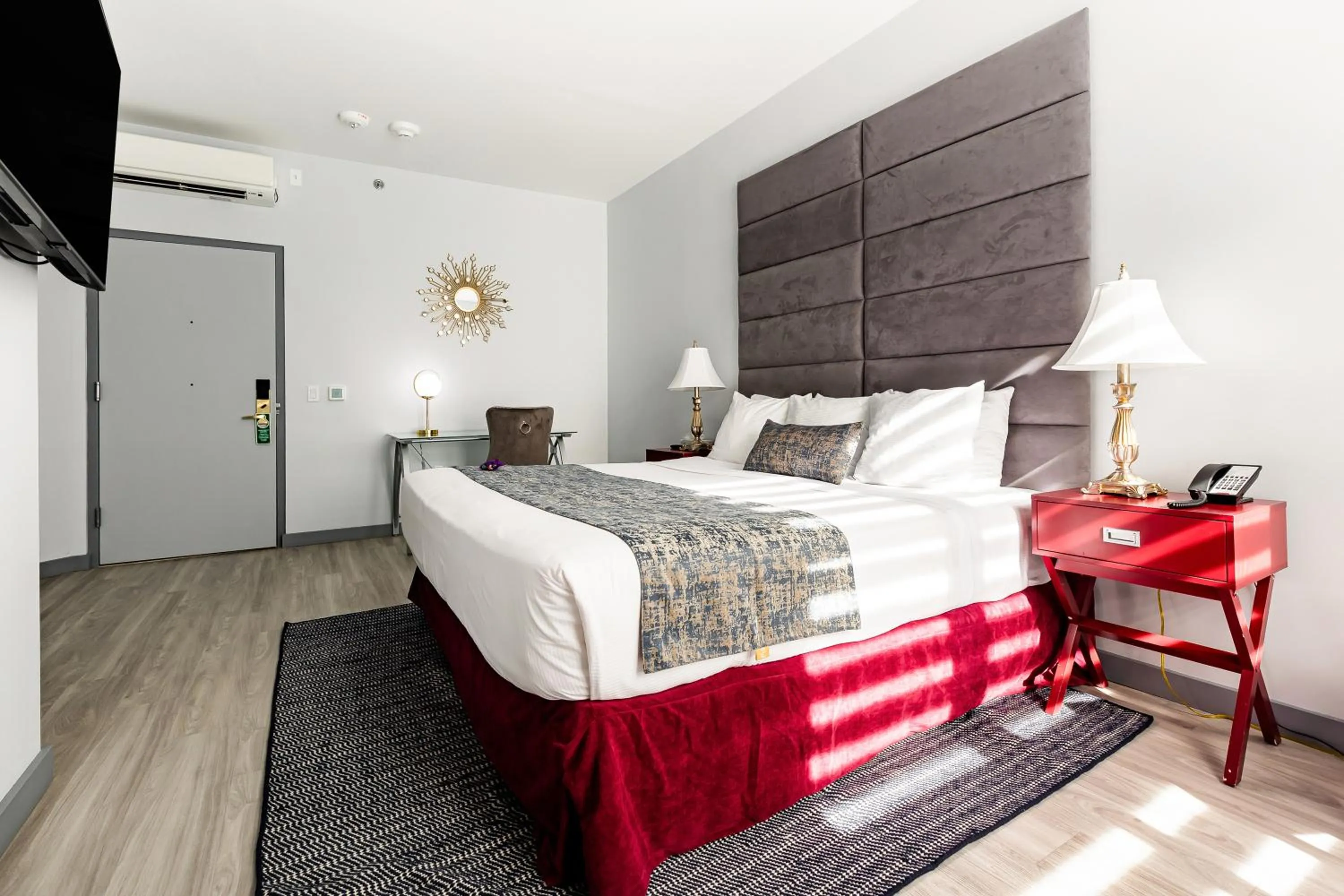 TV and multimedia, Bed in Hotel St. James