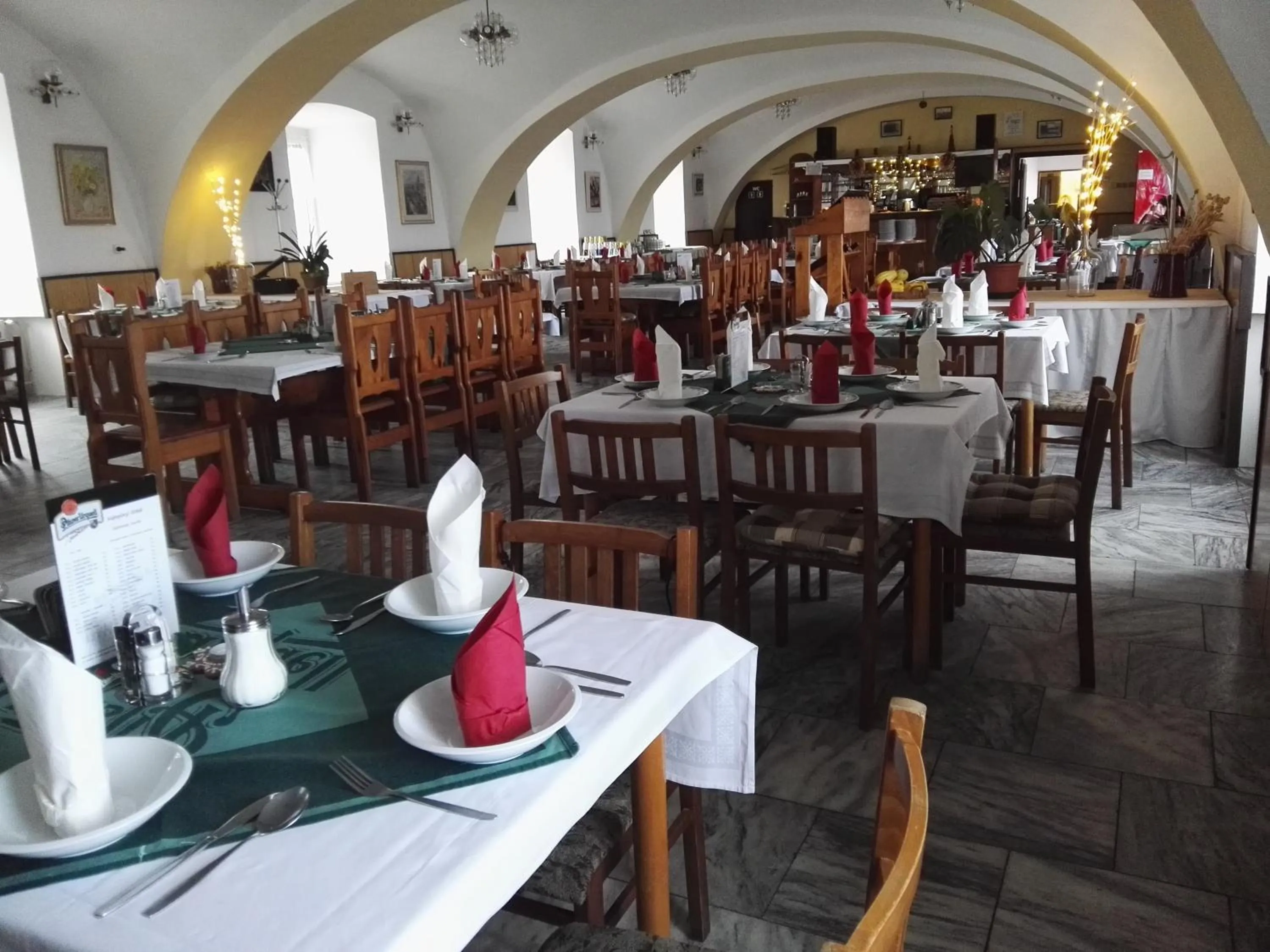 Restaurant/places to eat in Hotel Jestřábí