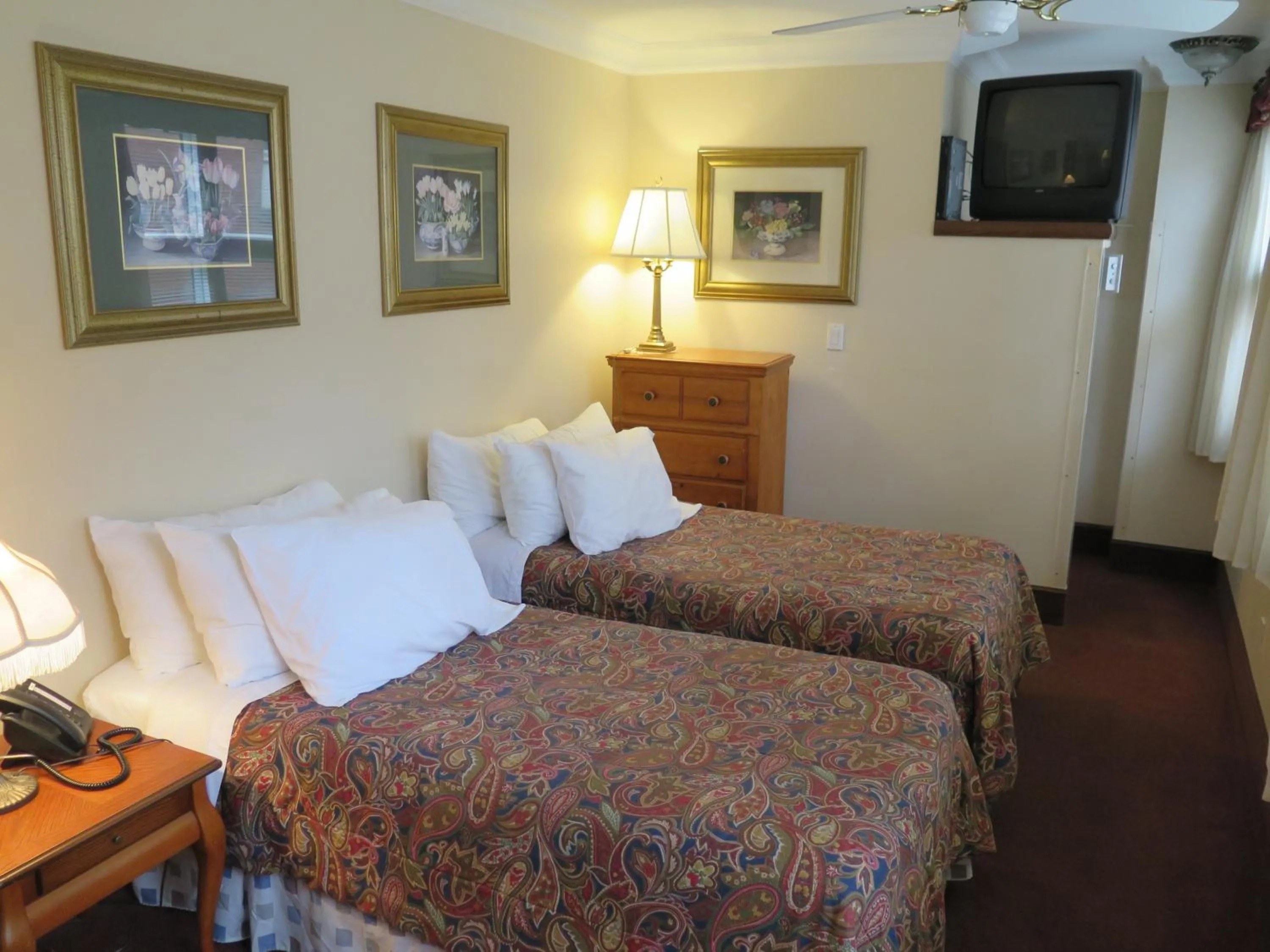Bedroom, Bed in Madison Manor Boutique Hotel