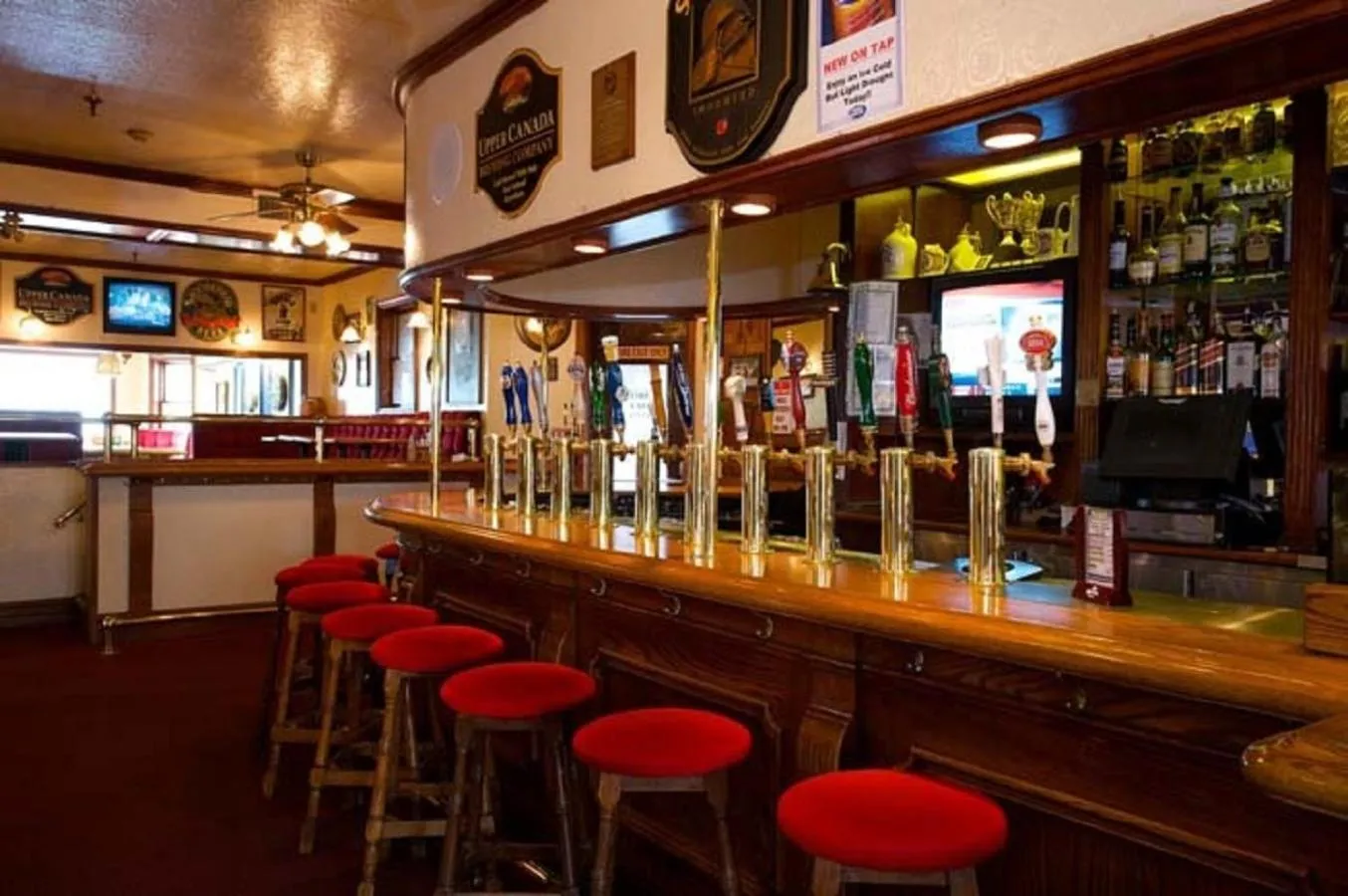 Restaurant/places to eat in Madison Manor Boutique Hotel