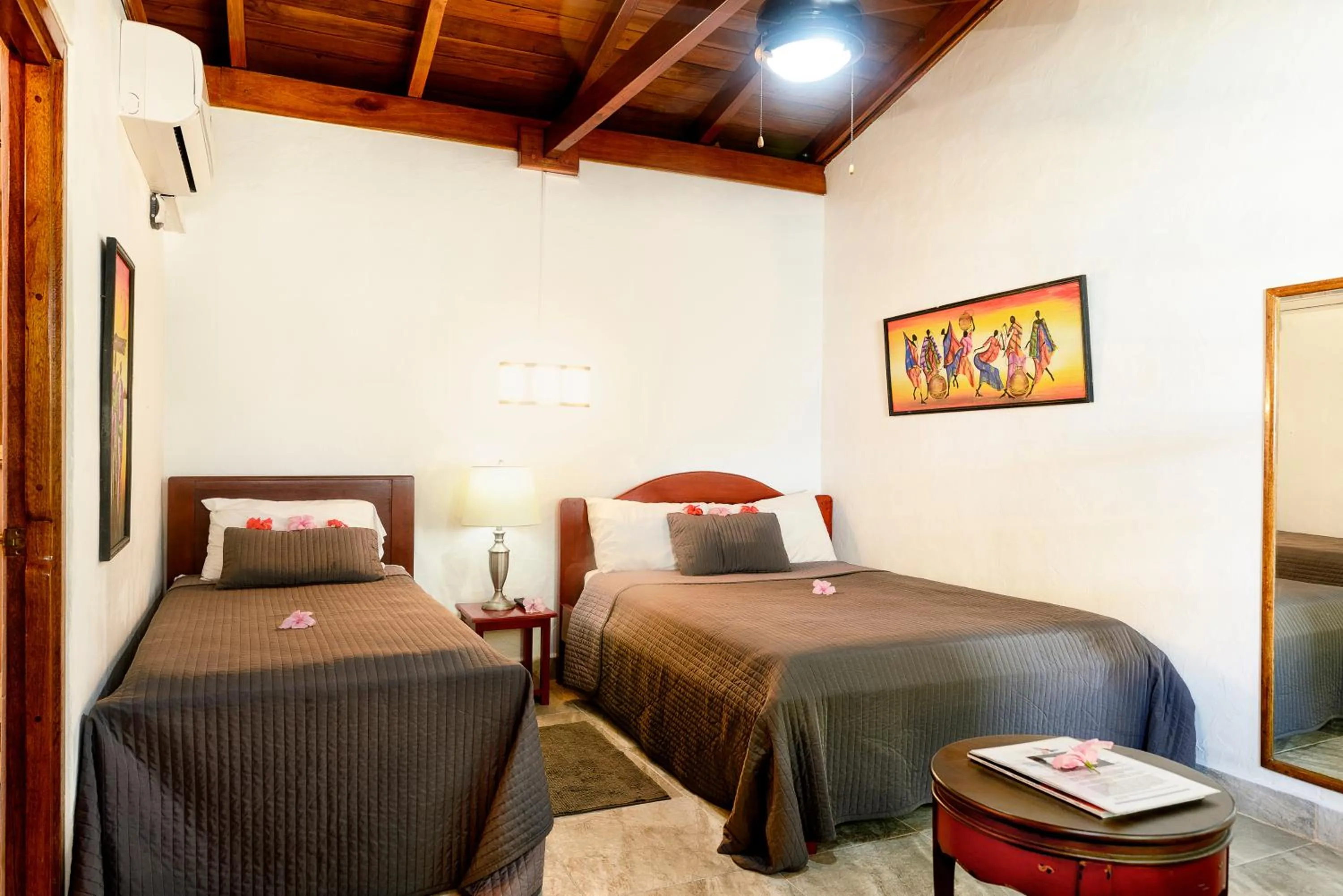 Bed in Parrot Cove Lodge