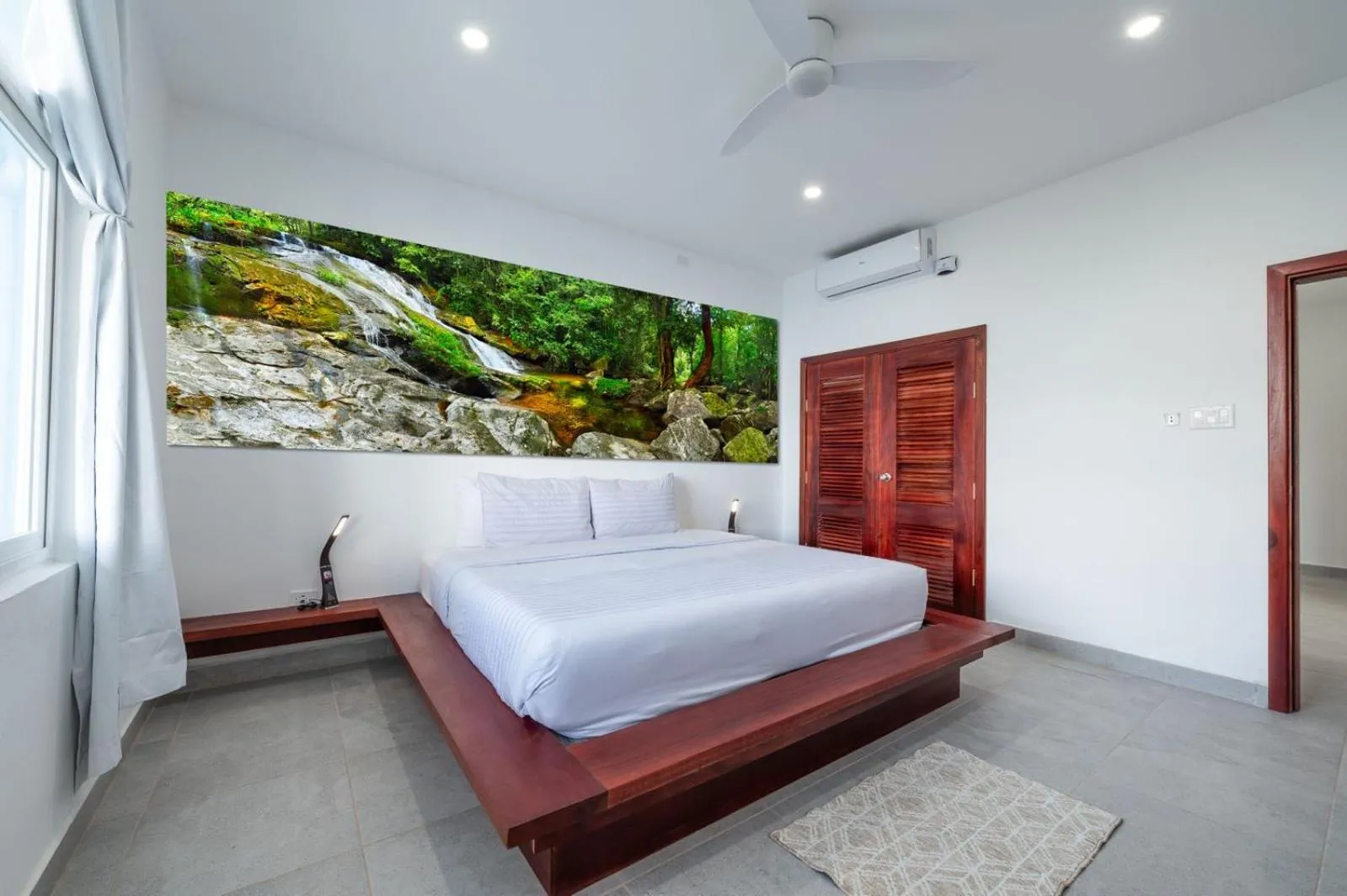 Bed in Parrot Cove Lodge