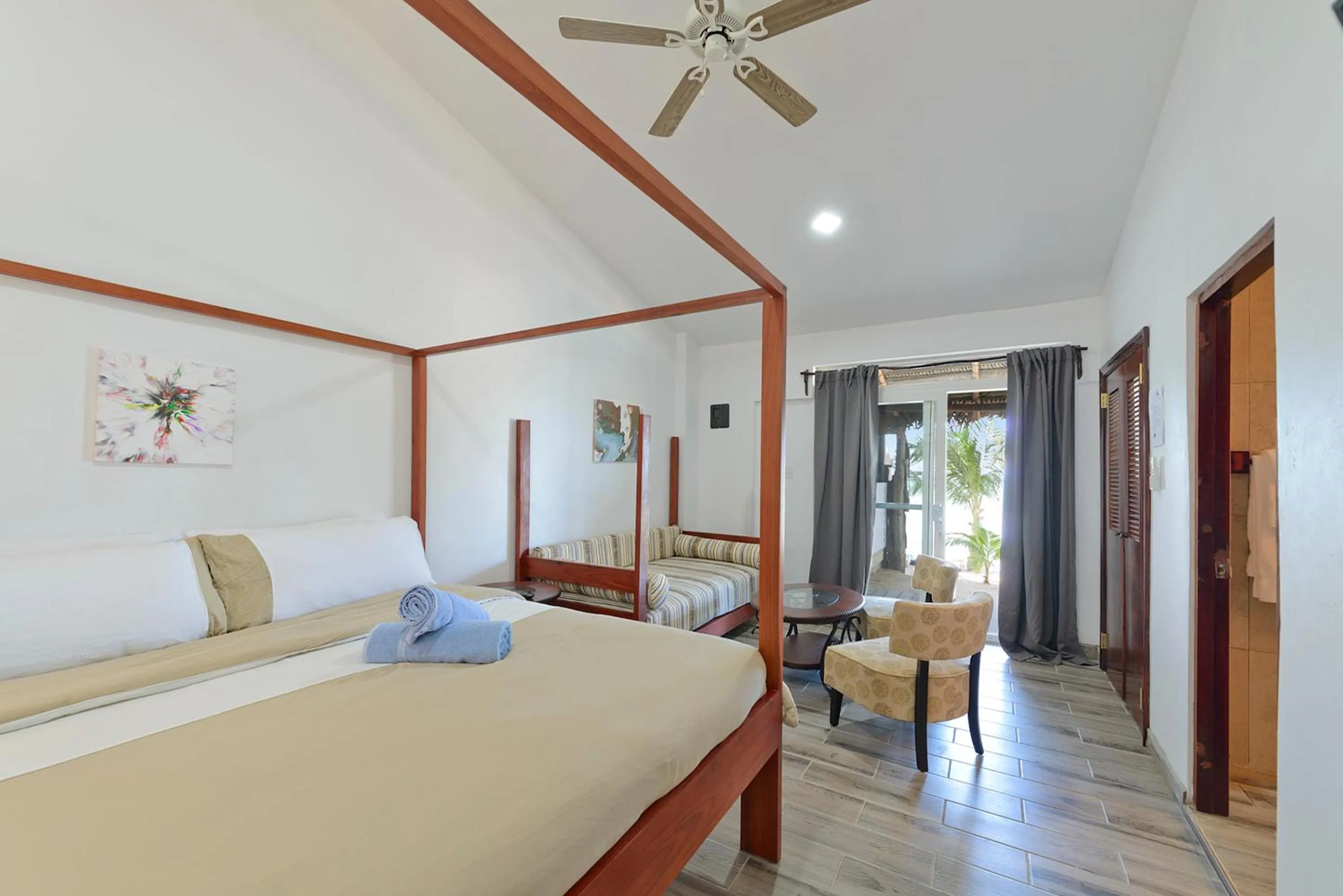 Bed in Parrot Cove Lodge